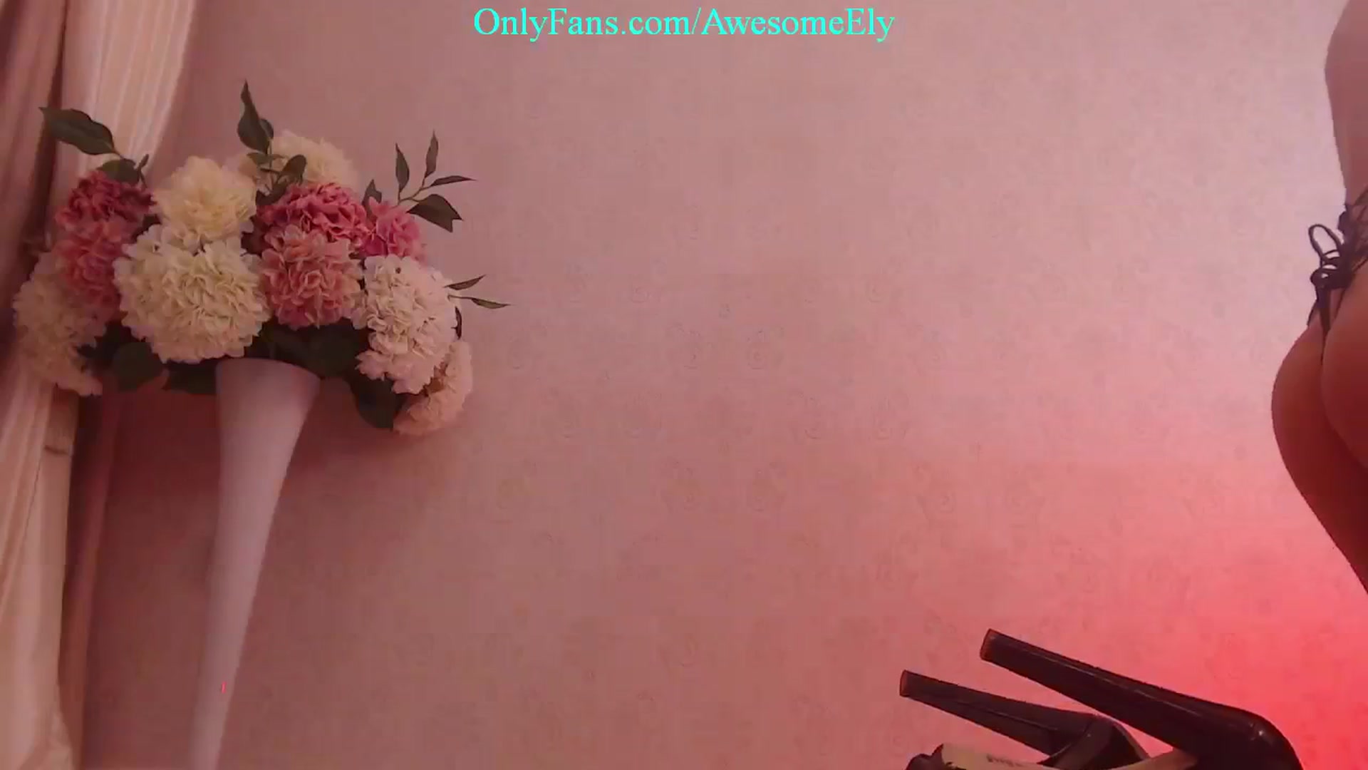 Gallery image thumbnail from AwesomeEly's myfreecams stream on, 04/06/2024, 10:13 image 2 of 20