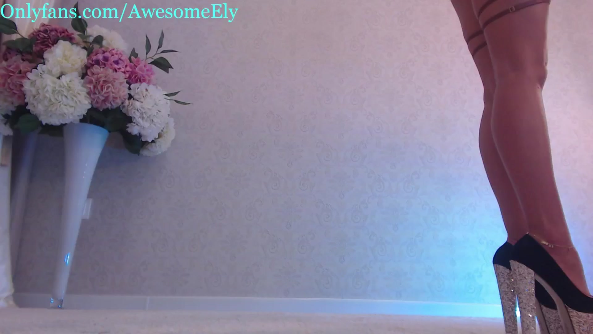 Gallery image thumbnail from AwesomeEly's myfreecams stream on, 04/27/2024, 08:19 image 14 of 20