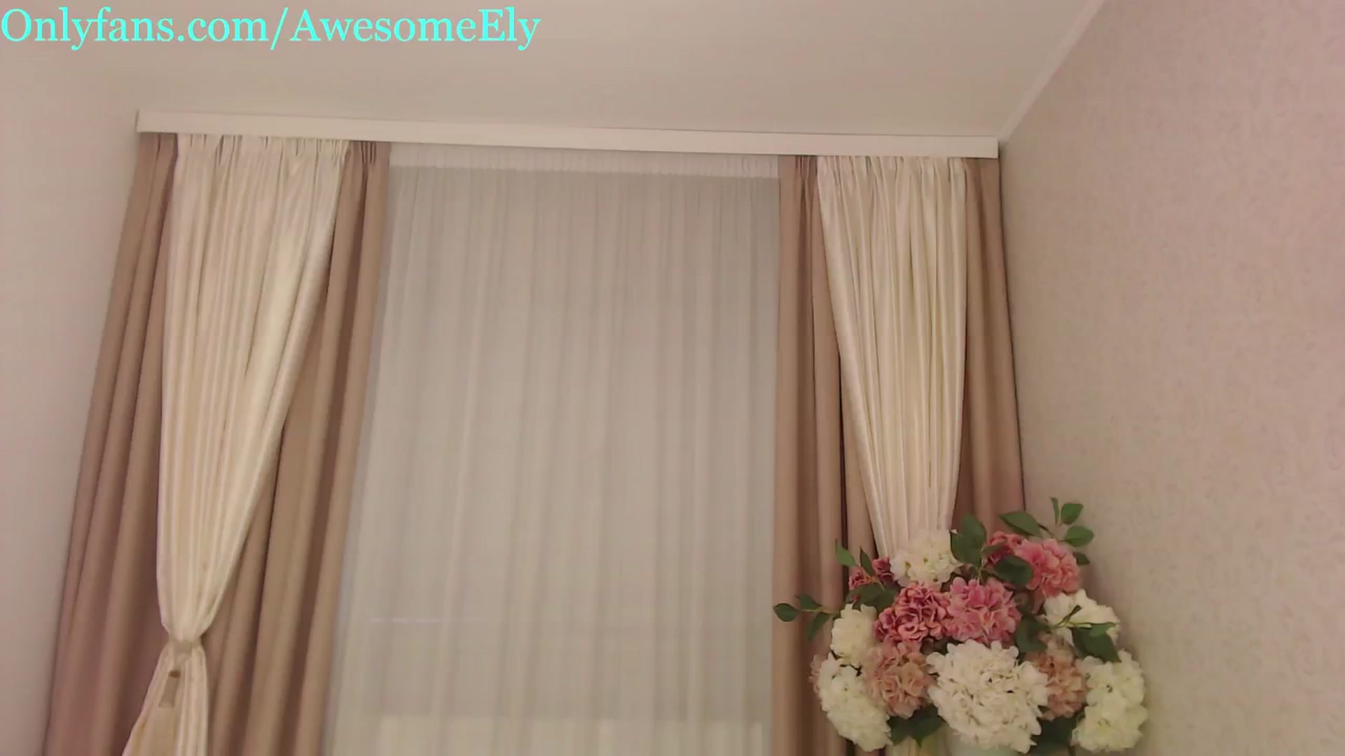 Gallery image thumbnail from AwesomeEly's myfreecams stream on, 04/27/2024, 11:12 image 10 of 20