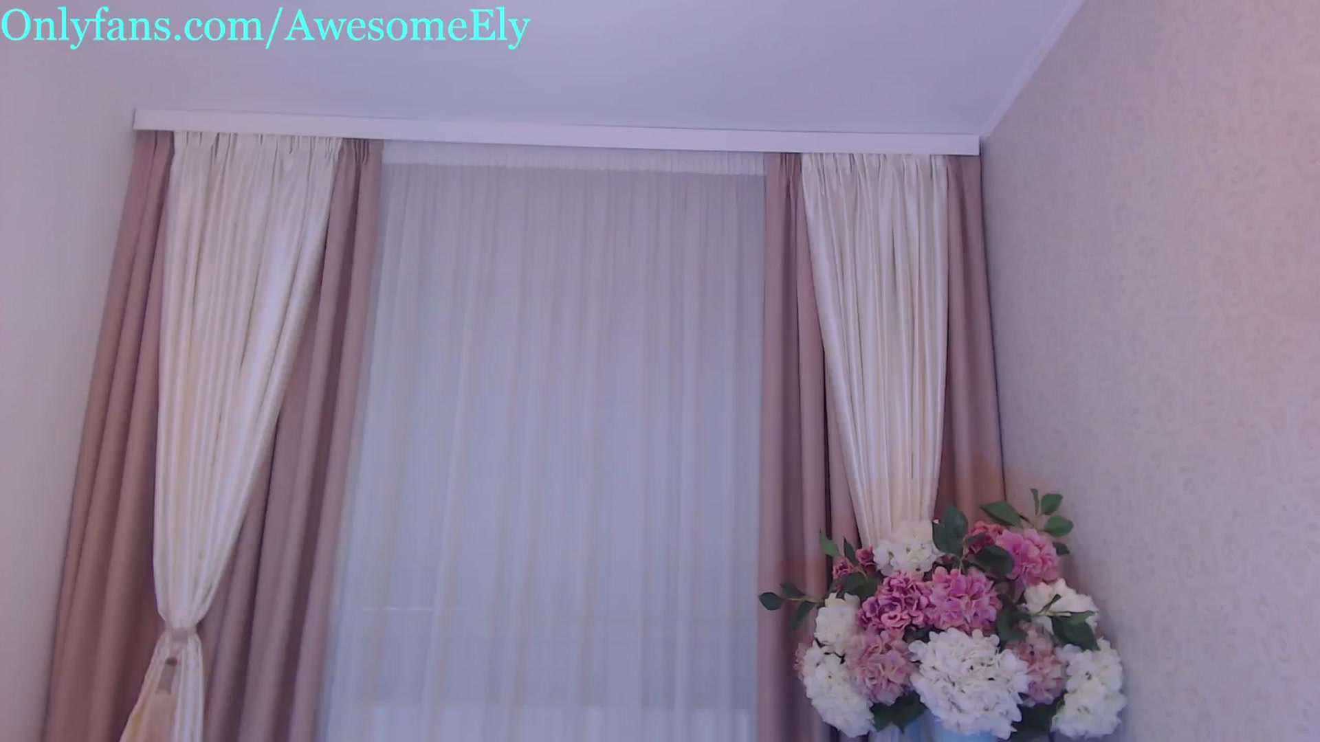 Gallery image thumbnail from AwesomeEly's myfreecams stream on, 04/27/2024, 11:12 image 4 of 20
