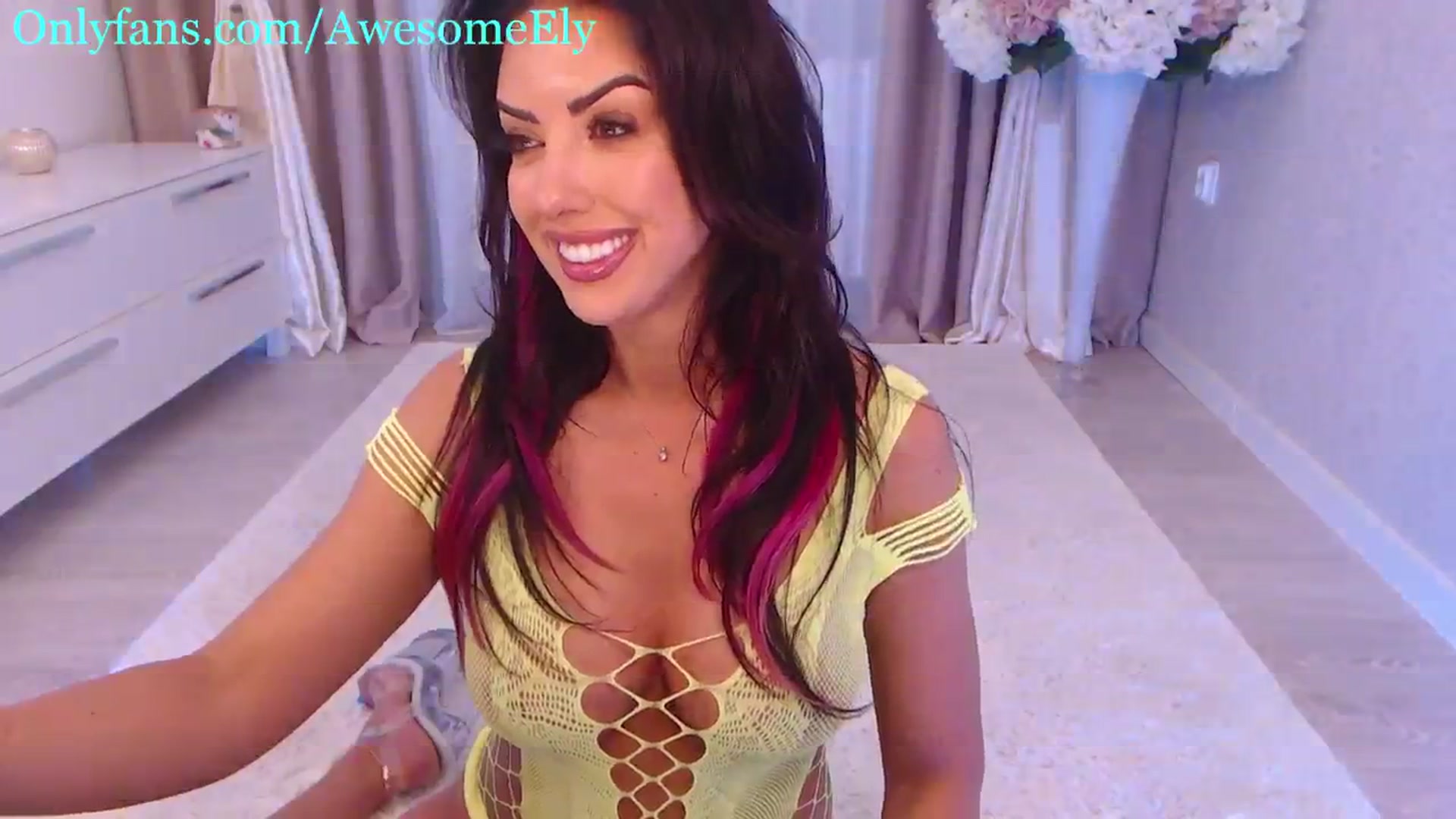 Gallery image thumbnail from AwesomeEly's myfreecams stream on, 05/04/2024, 14:19 image 12 of 20