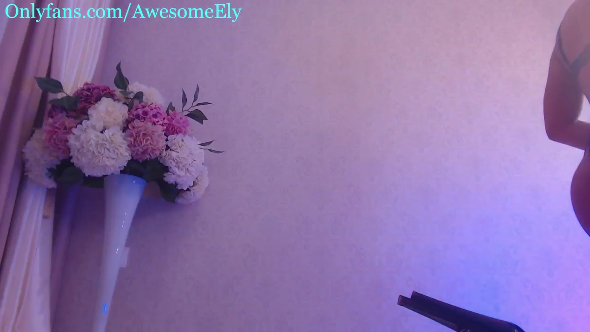Gallery image thumbnail from AwesomeEly's myfreecams stream on, 05/07/2024, 14:52 image 7 of 20