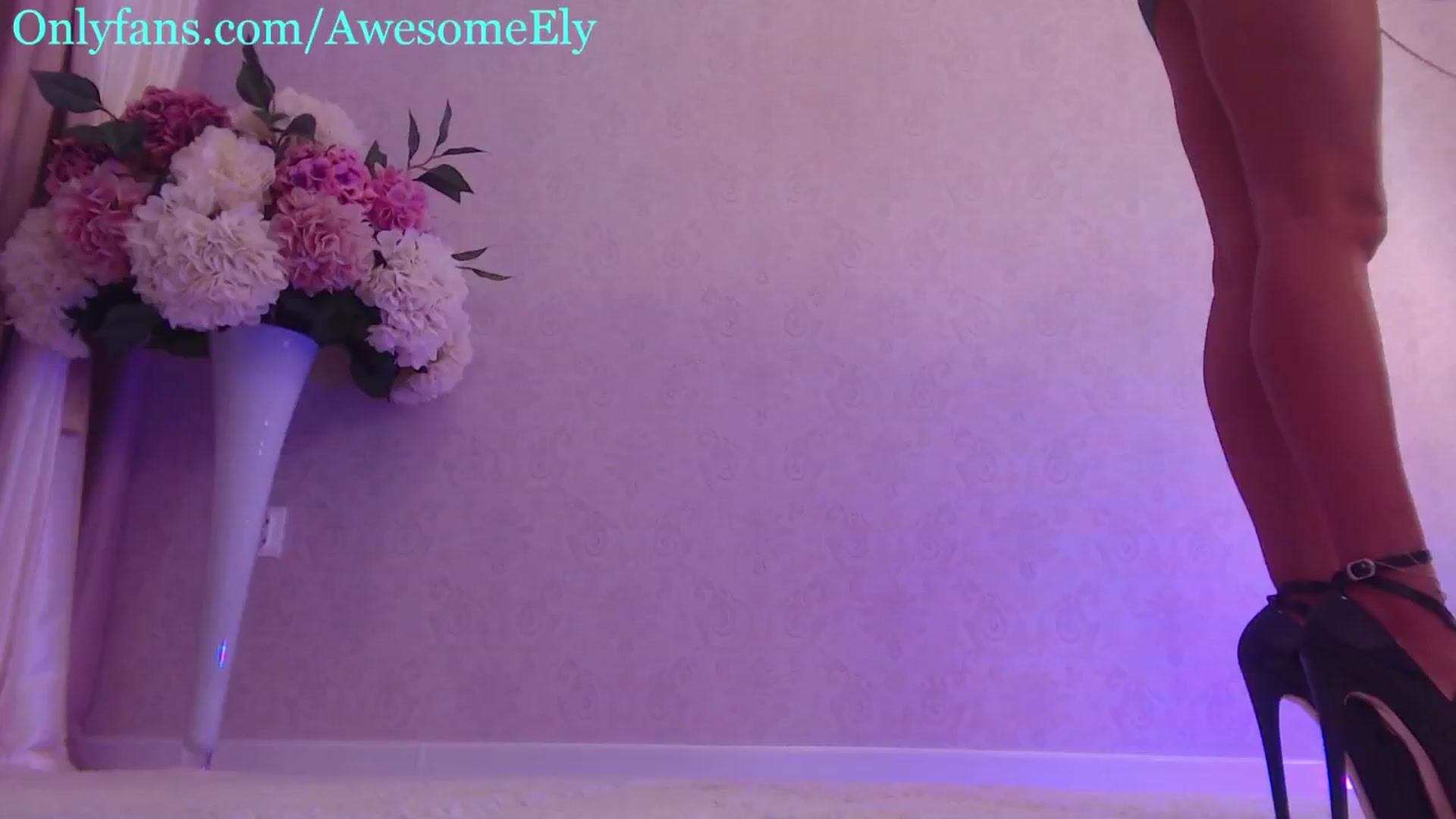 Gallery image thumbnail from AwesomeEly's myfreecams stream on, 08/06/2024, 12:08 image 7 of 20