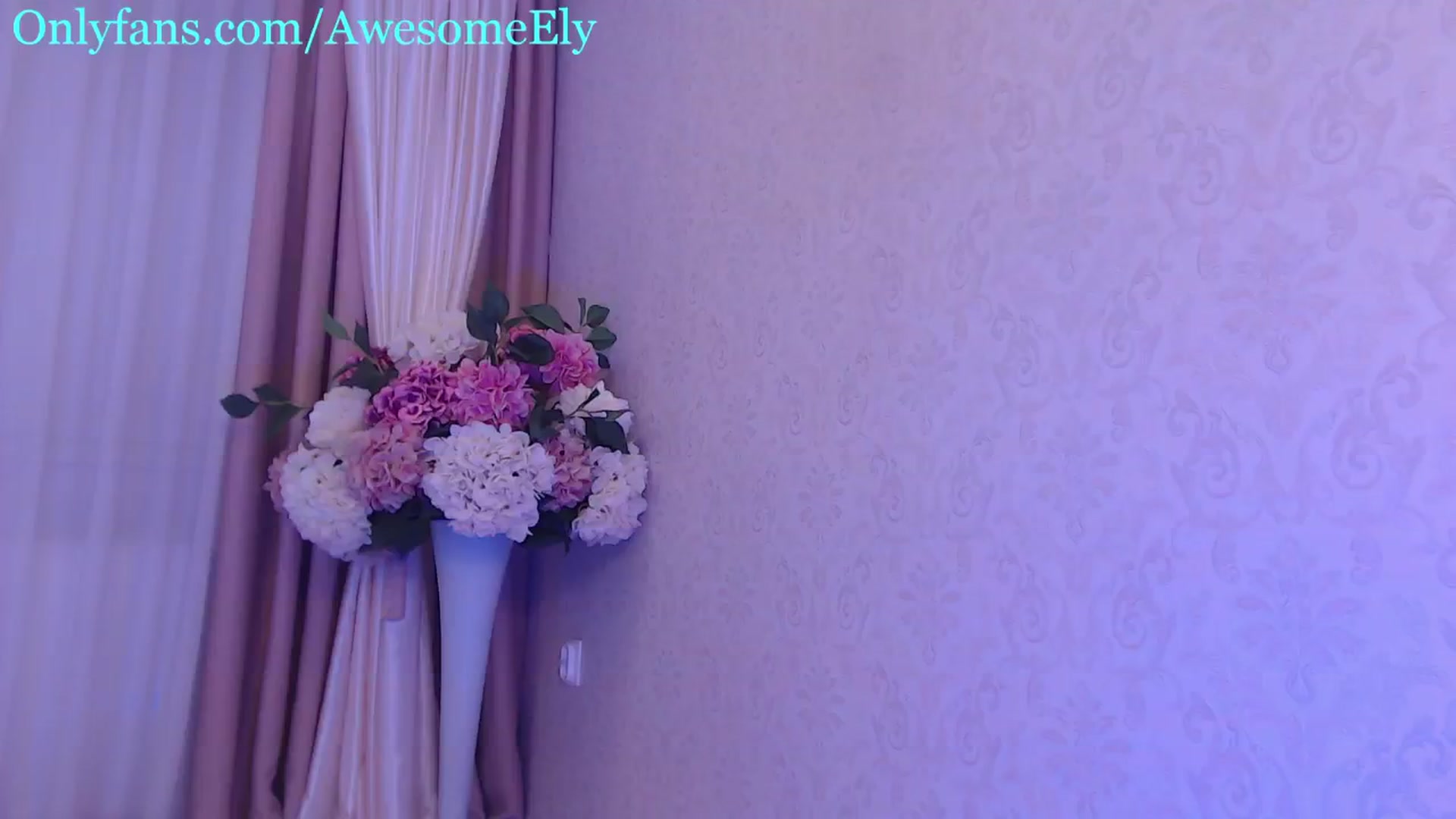 Gallery image thumbnail from AwesomeEly's myfreecams stream on, 09/06/2024, 15:43 image 15 of 20