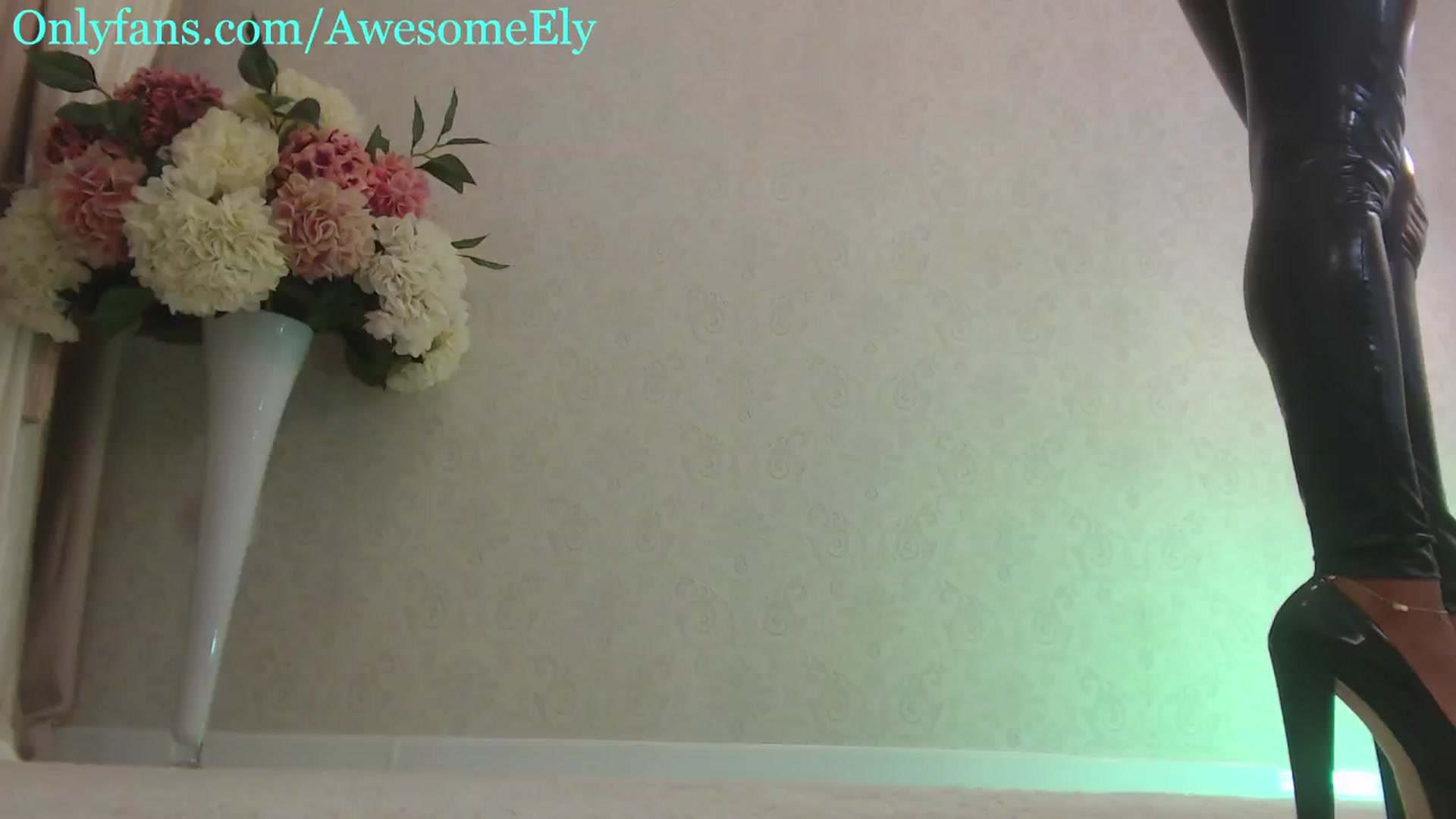 Gallery image thumbnail from AwesomeEly's myfreecams stream on, 10/18/2024, 14:42 image 4 of 20