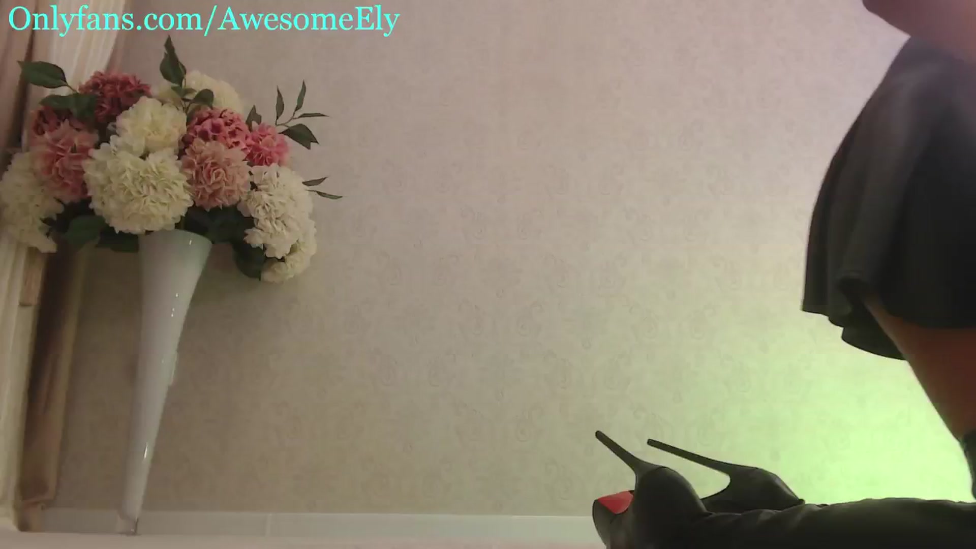 Gallery image thumbnail from AwesomeEly's myfreecams stream on, 10/19/2024, 17:30 image 2 of 20