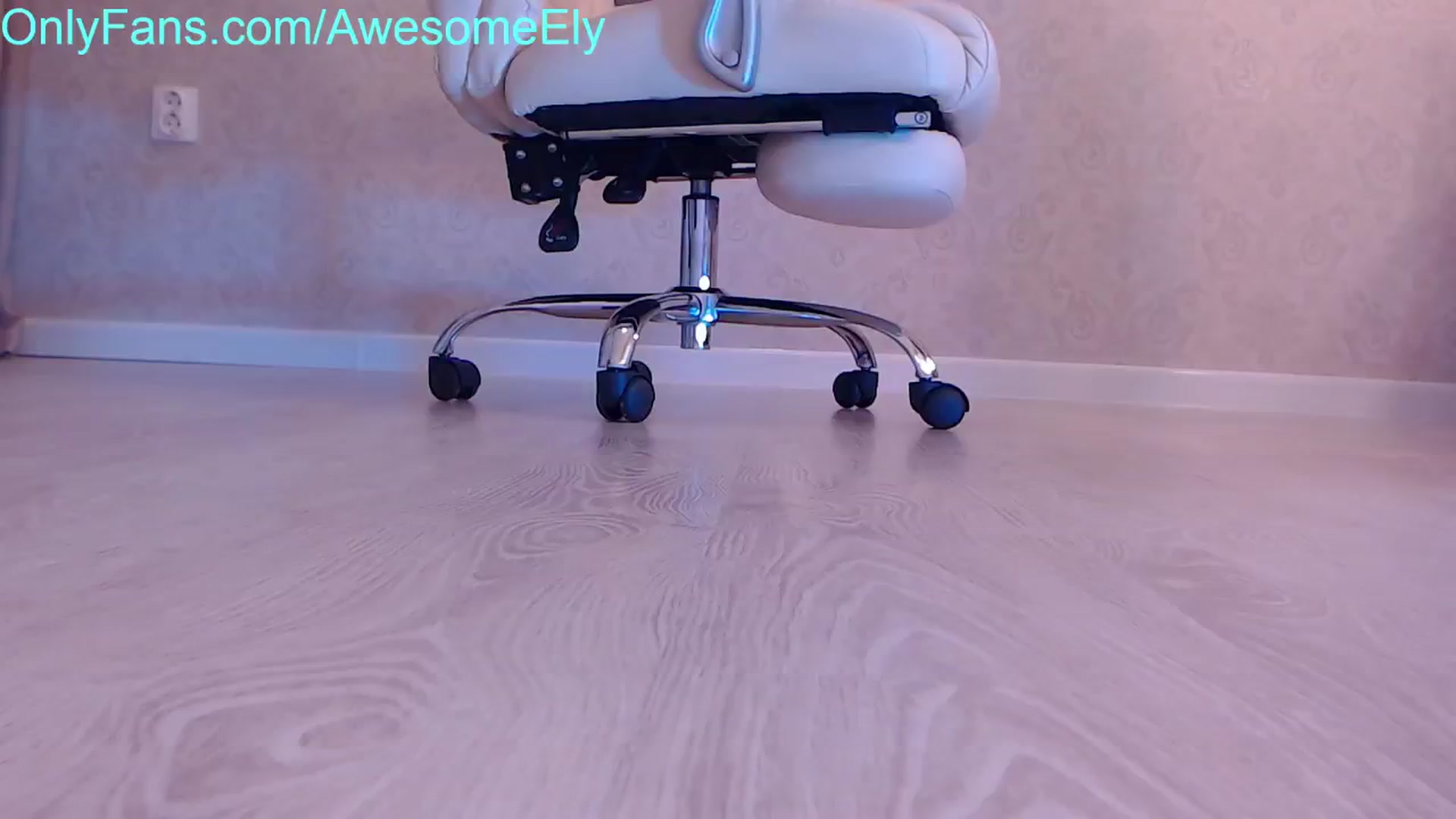Gallery image thumbnail from AwesomeEly's myfreecams stream on, 08/14/2025, 23:50 image 11 of 20