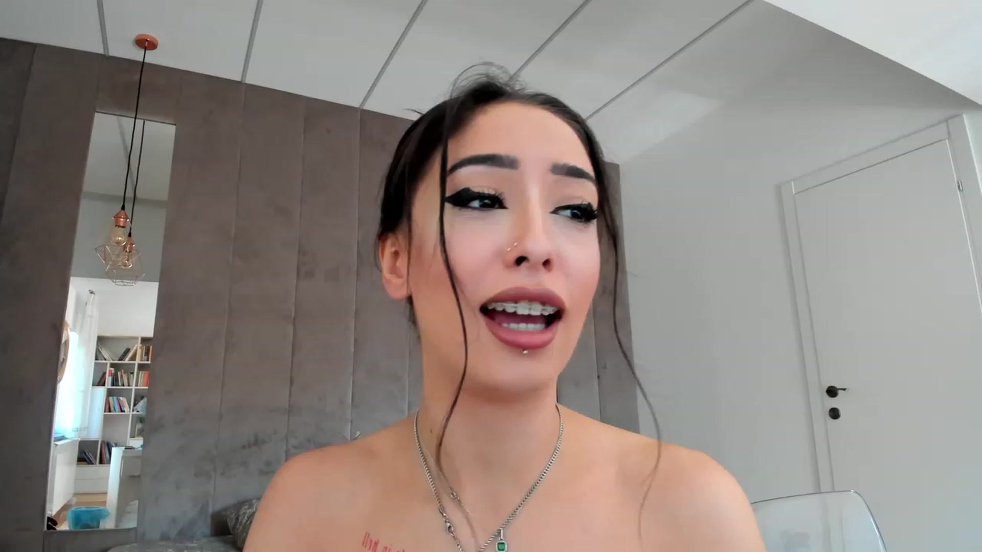 Gallery image thumbnail from AwesomeJolie's myfreecams stream on, 08/28/2023, 10:31 image 6 of 20