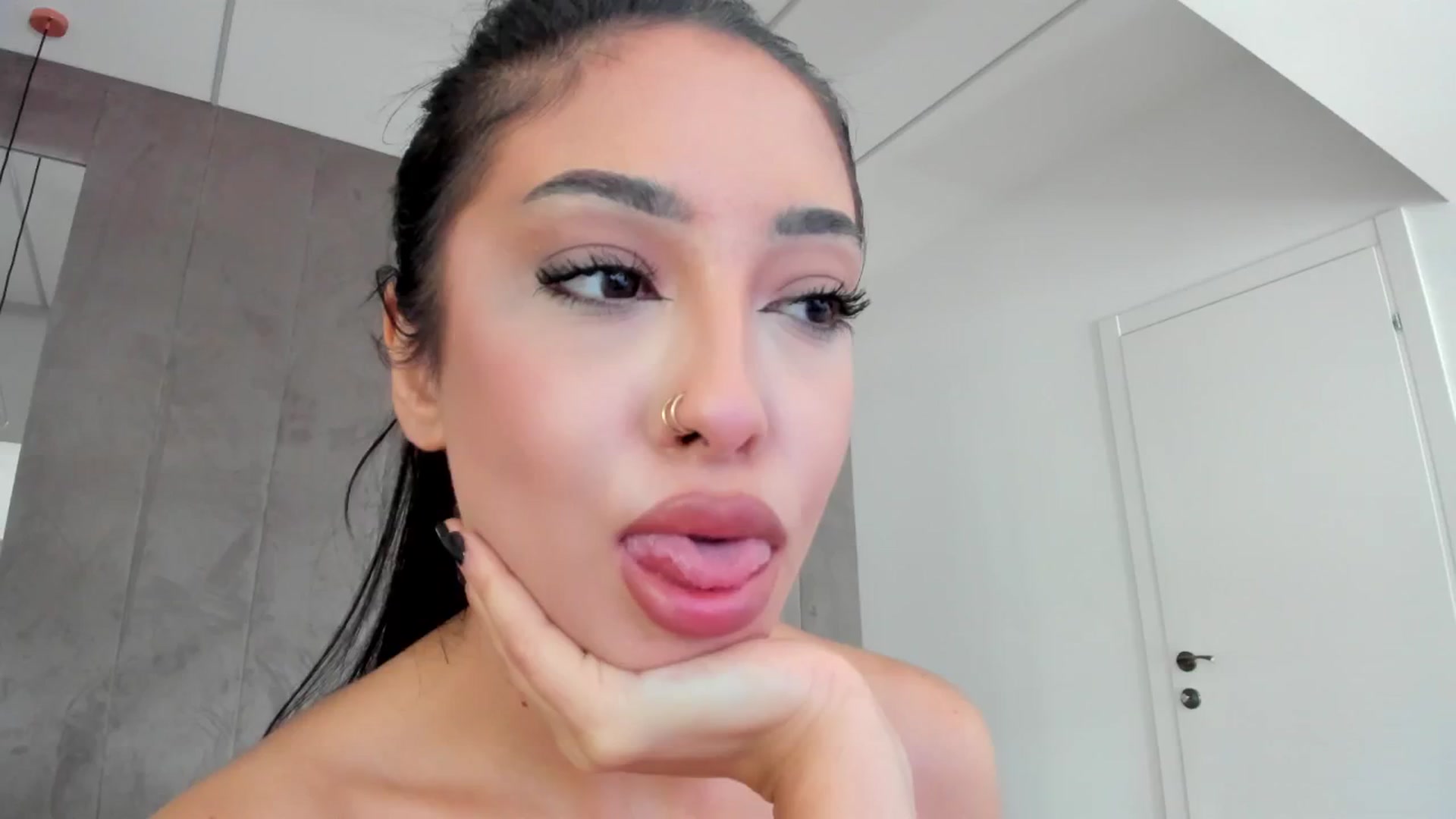 Gallery image thumbnail from AwesomeJolie's myfreecams stream on, 06/24/2024, 11:14 image 7 of 20