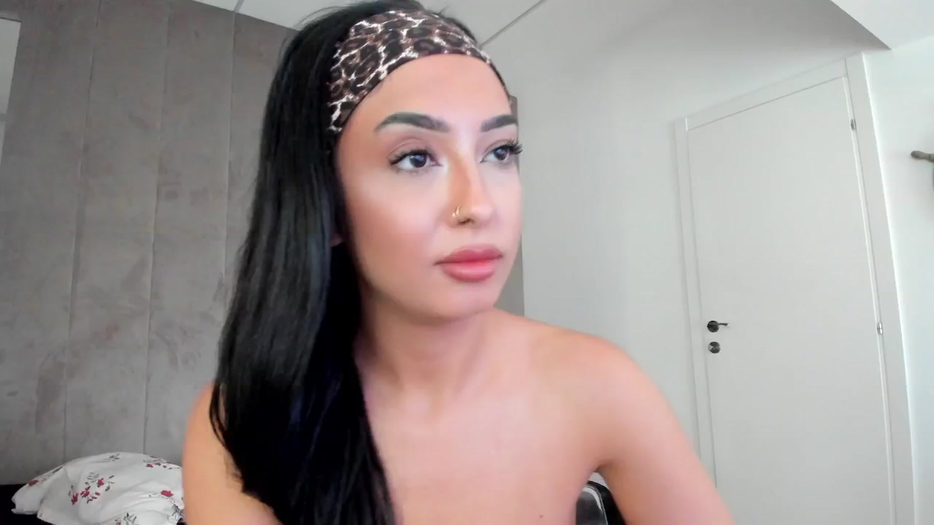 Gallery image thumbnail from AwesomeJolie's myfreecams stream on, 07/19/2024, 14:38 image 13 of 20