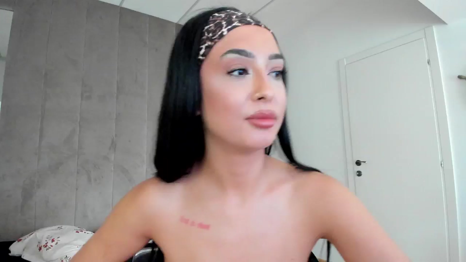 Gallery image thumbnail from AwesomeJolie's myfreecams stream on, 07/19/2024, 14:38 image 14 of 20
