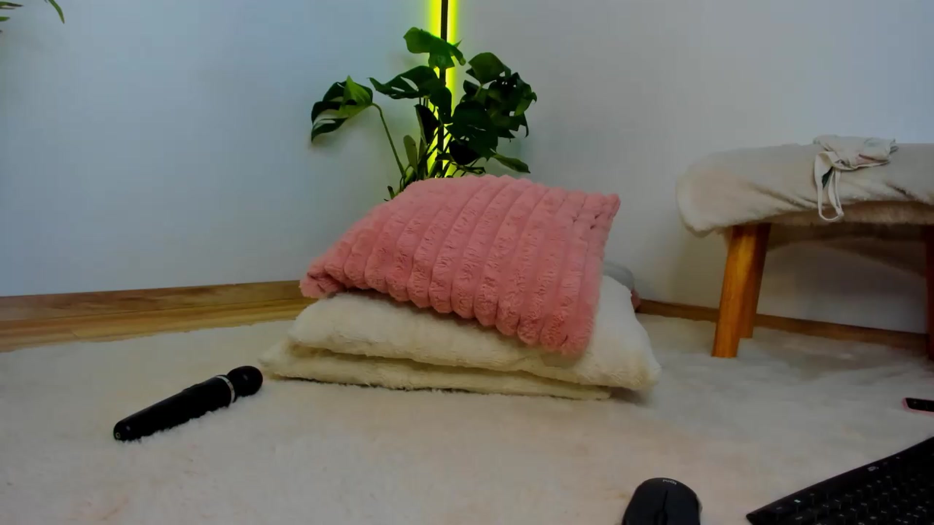 Gallery image thumbnail from AwesomeJolie's myfreecams stream on, 08/16/2026, 13:16 image 2 of 20