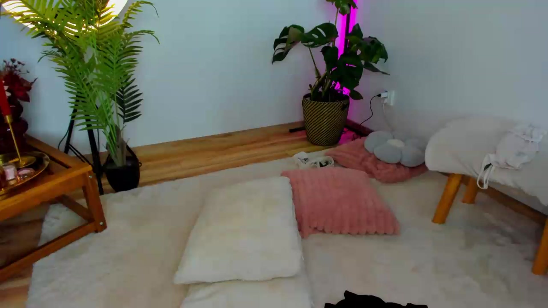 Gallery image thumbnail from AwesomeJolie's myfreecams stream on, 08/16/2026, 13:16 image 9 of 20
