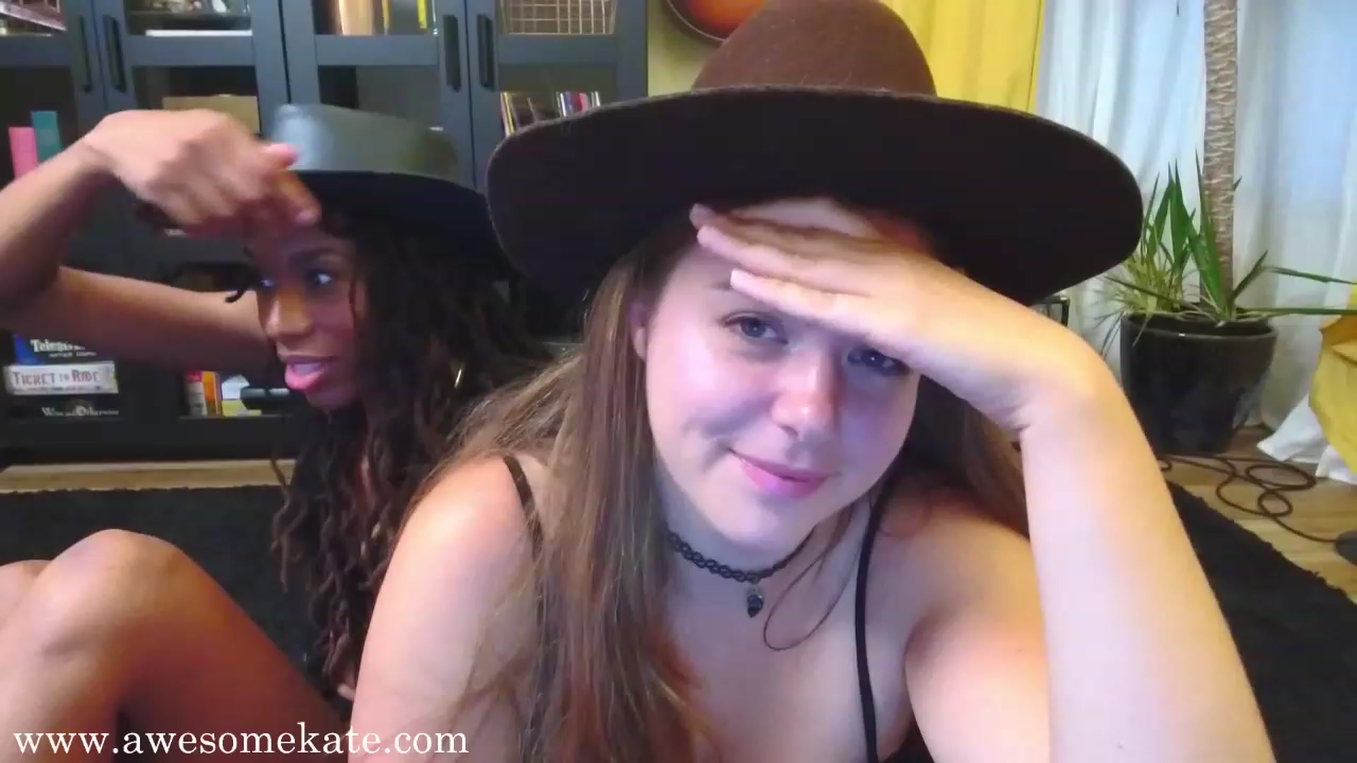Gallery image thumbnail from AwesomeKate's myfreecams stream on, 08/06/2023, 03:46 image 2 of 20