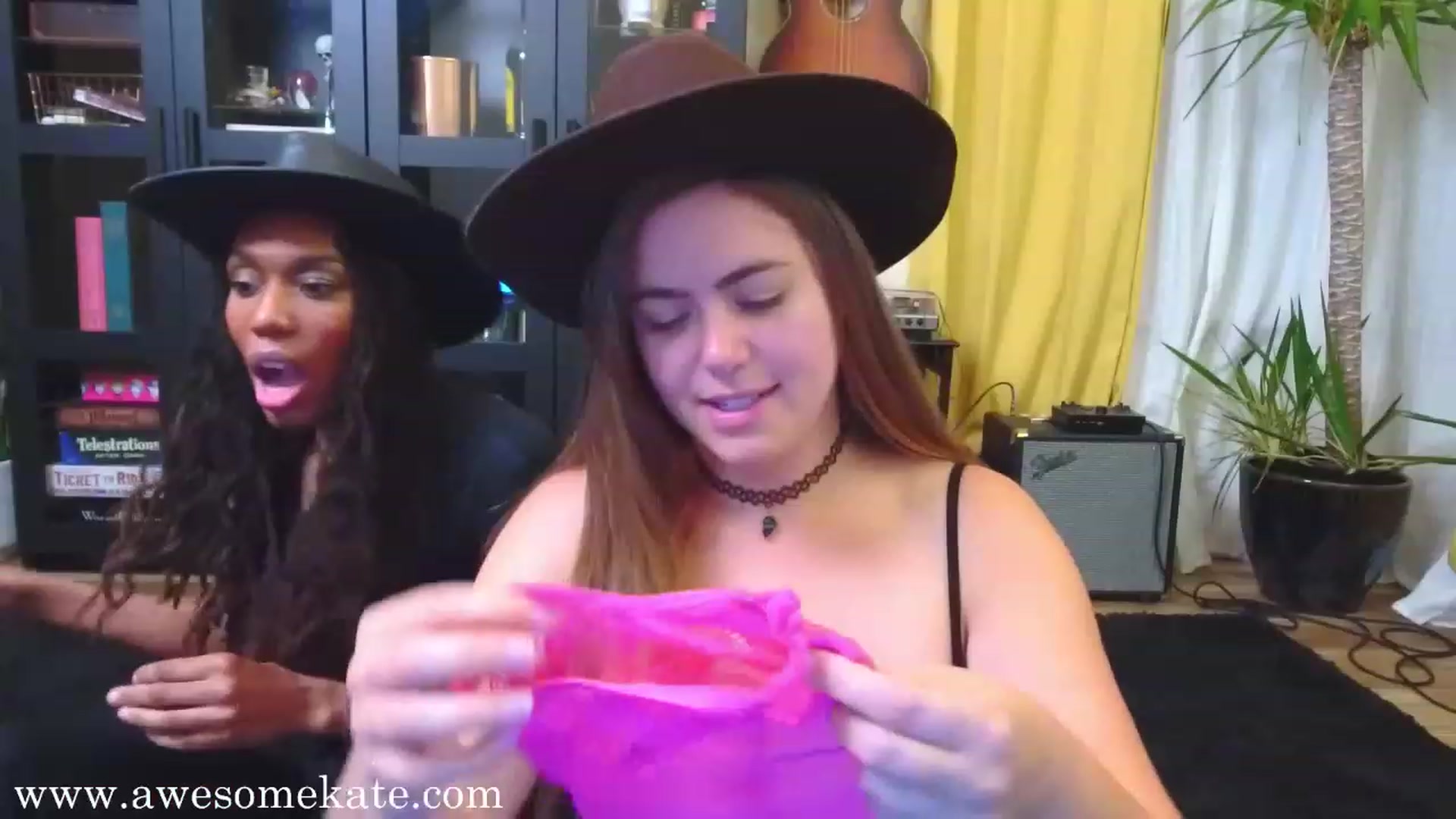 Gallery image thumbnail from AwesomeKate's myfreecams stream on, 08/06/2023, 03:46 image 18 of 20