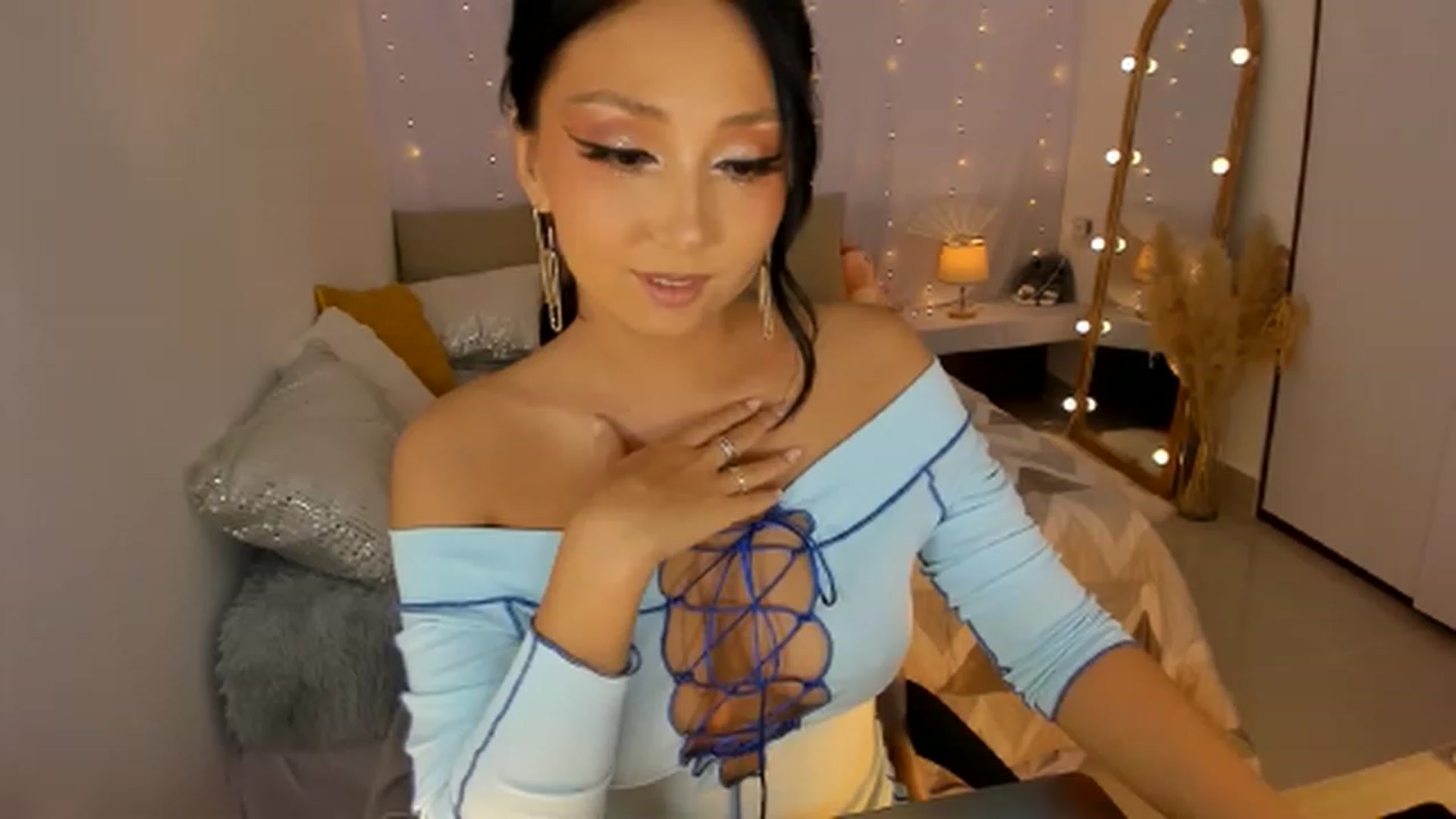 Gallery image thumbnail from Awesome__Jane's myfreecams stream on, 12/15/2022, 10:59 image 20 of 20