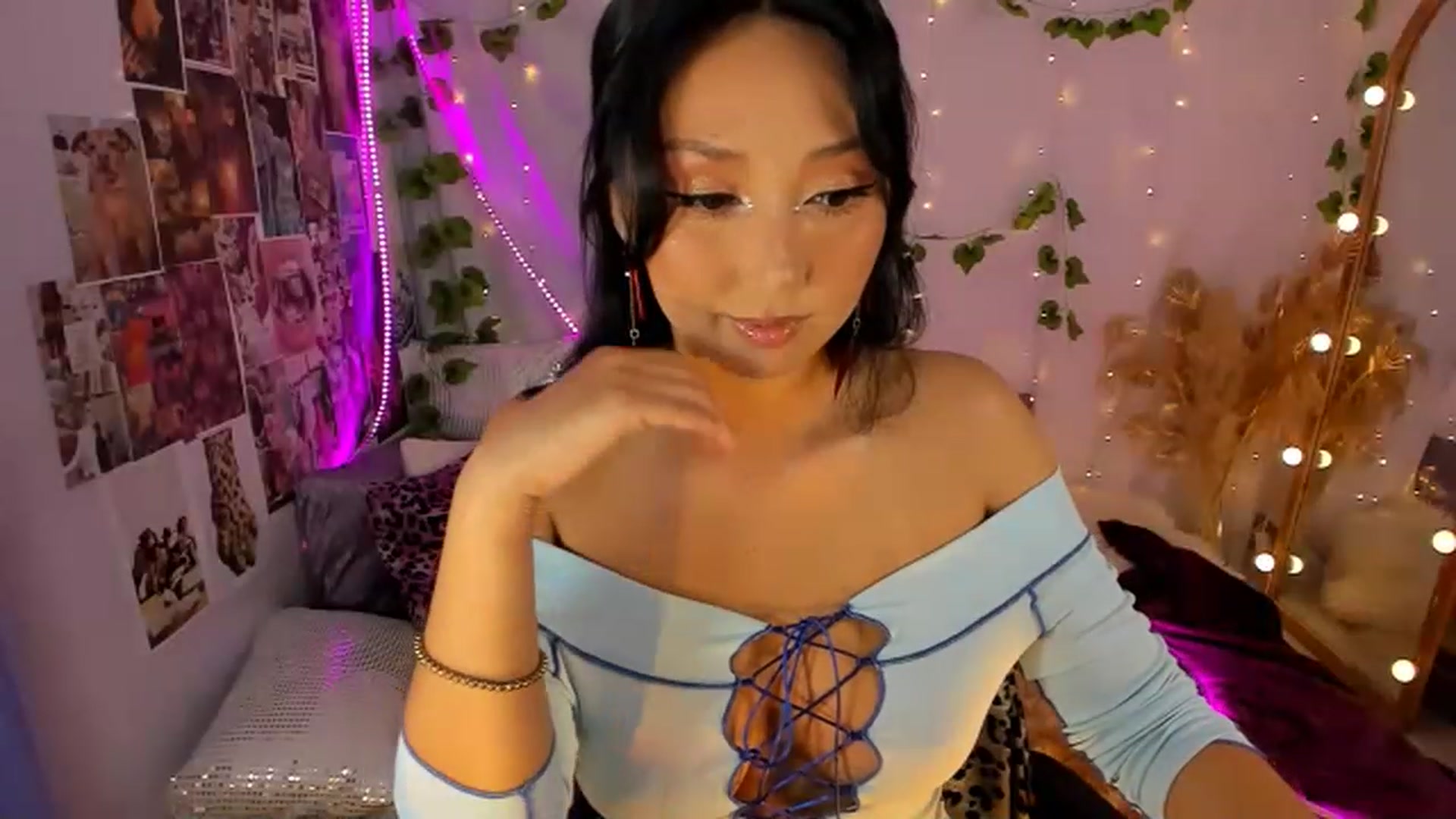 Gallery image thumbnail from Awesome__Jane's myfreecams stream on, 03/14/2023, 18:05 image 16 of 20
