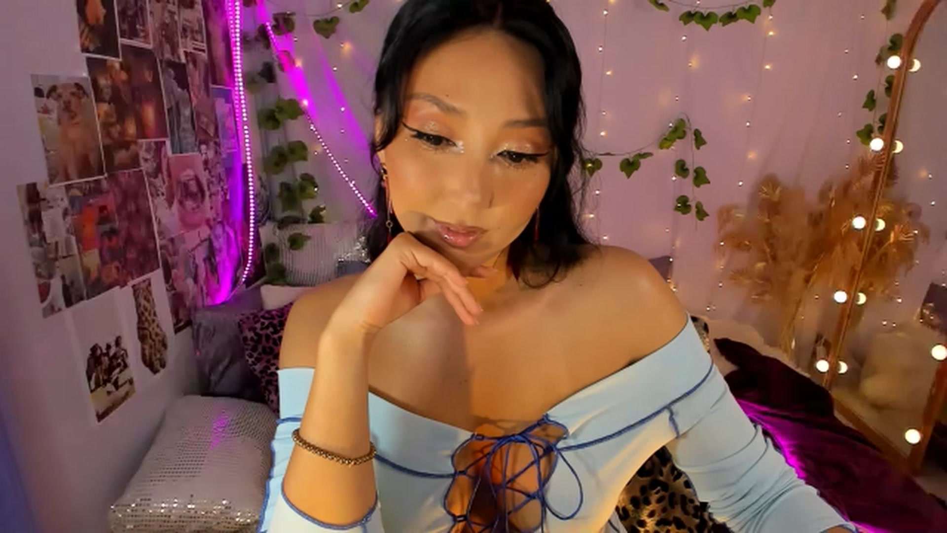 Gallery image thumbnail from Awesome__Jane's myfreecams stream on, 03/14/2023, 18:19 image 18 of 20