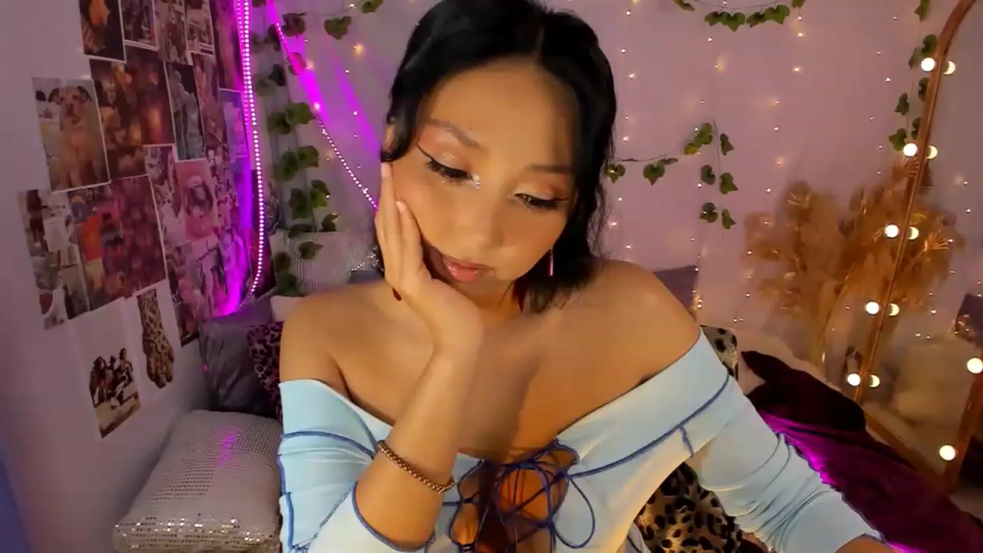 Gallery image thumbnail from Awesome__Jane's myfreecams stream on, 03/14/2023, 18:19 image 16 of 20