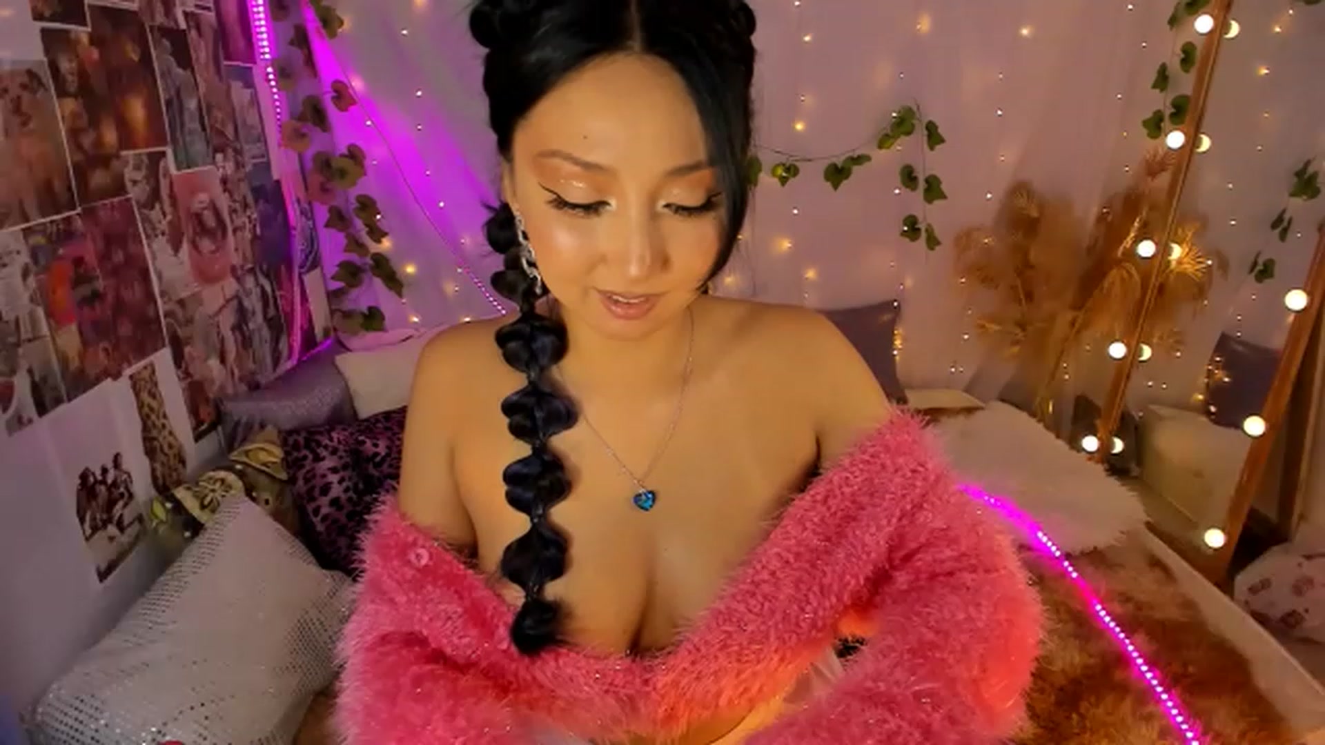 Gallery image thumbnail from Awesome__Jane's myfreecams stream on, 04/14/2023, 20:11 image 12 of 20