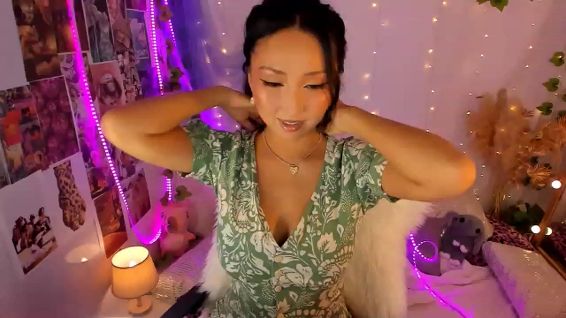 Gallery image thumbnail from Awesome__Jane's myfreecams stream on, 06/15/2023, 10:23 image 18 of 20