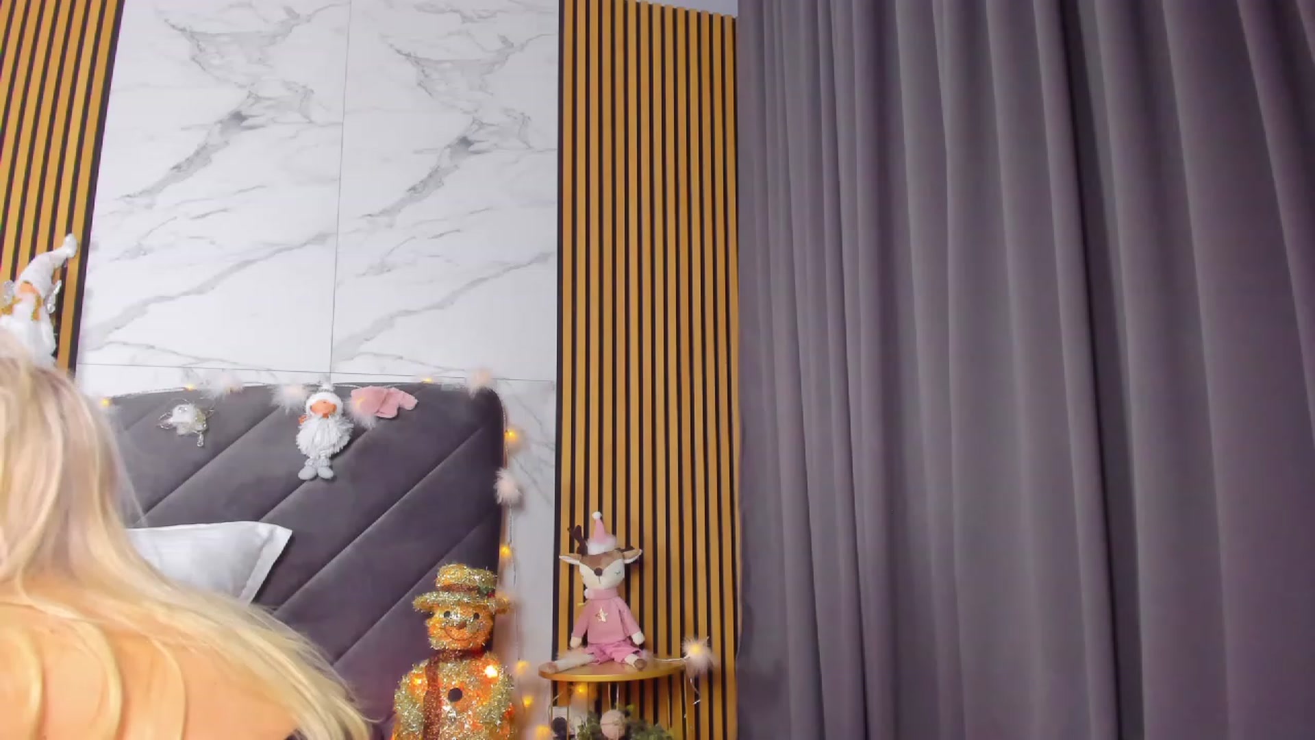 Gallery image thumbnail from AwwwElla's myfreecams stream on, 12/15/2022, 10:58 image 9 of 20