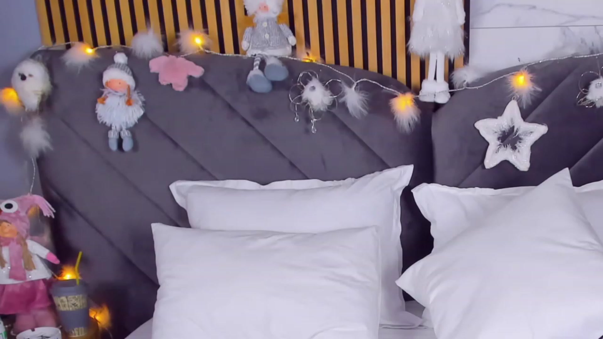Gallery image thumbnail from AwwwElla's myfreecams stream on, 12/17/2022, 09:16 image 4 of 20
