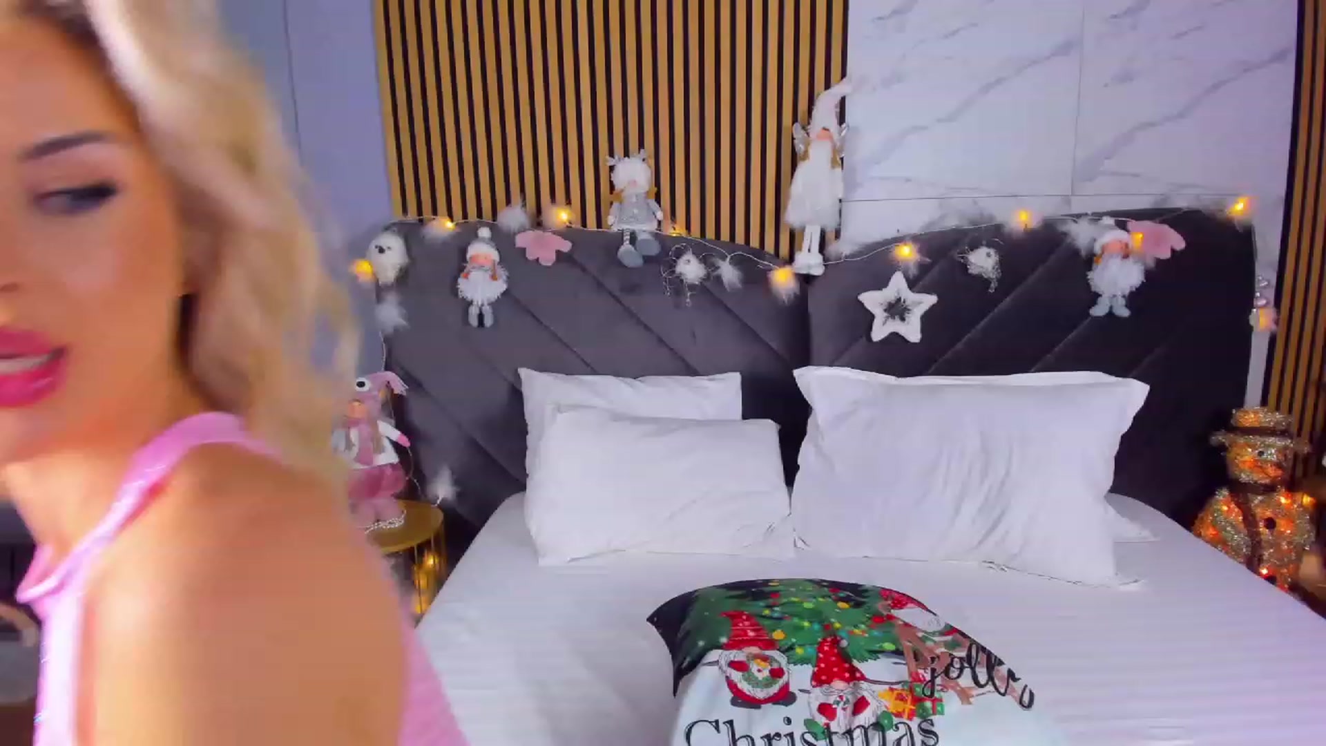 Gallery image thumbnail from AwwwElla's myfreecams stream on, 12/18/2022, 07:25 image 3 of 20