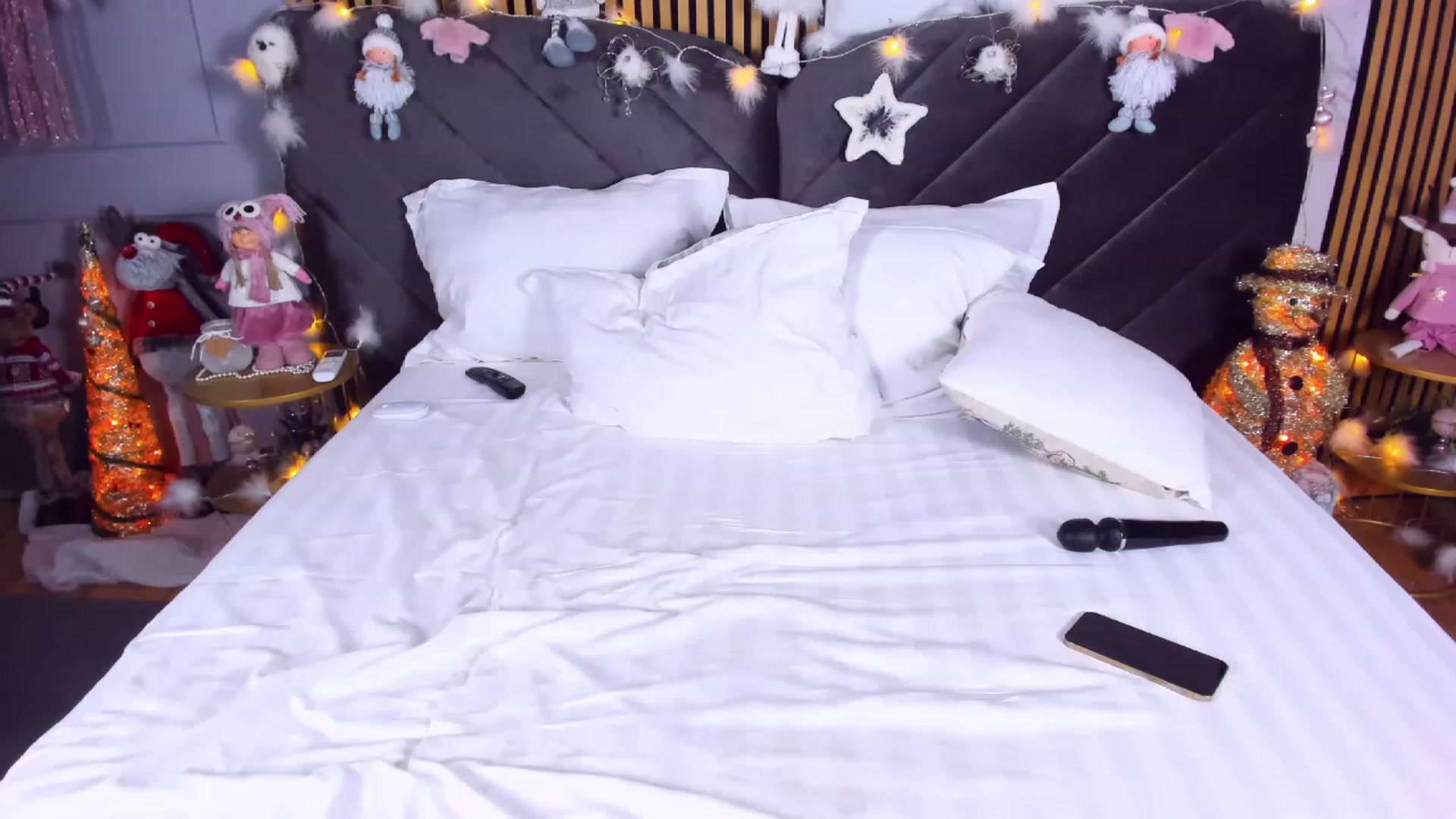 Gallery image thumbnail from AwwwElla's myfreecams stream on, 12/23/2022, 07:40 image 18 of 20