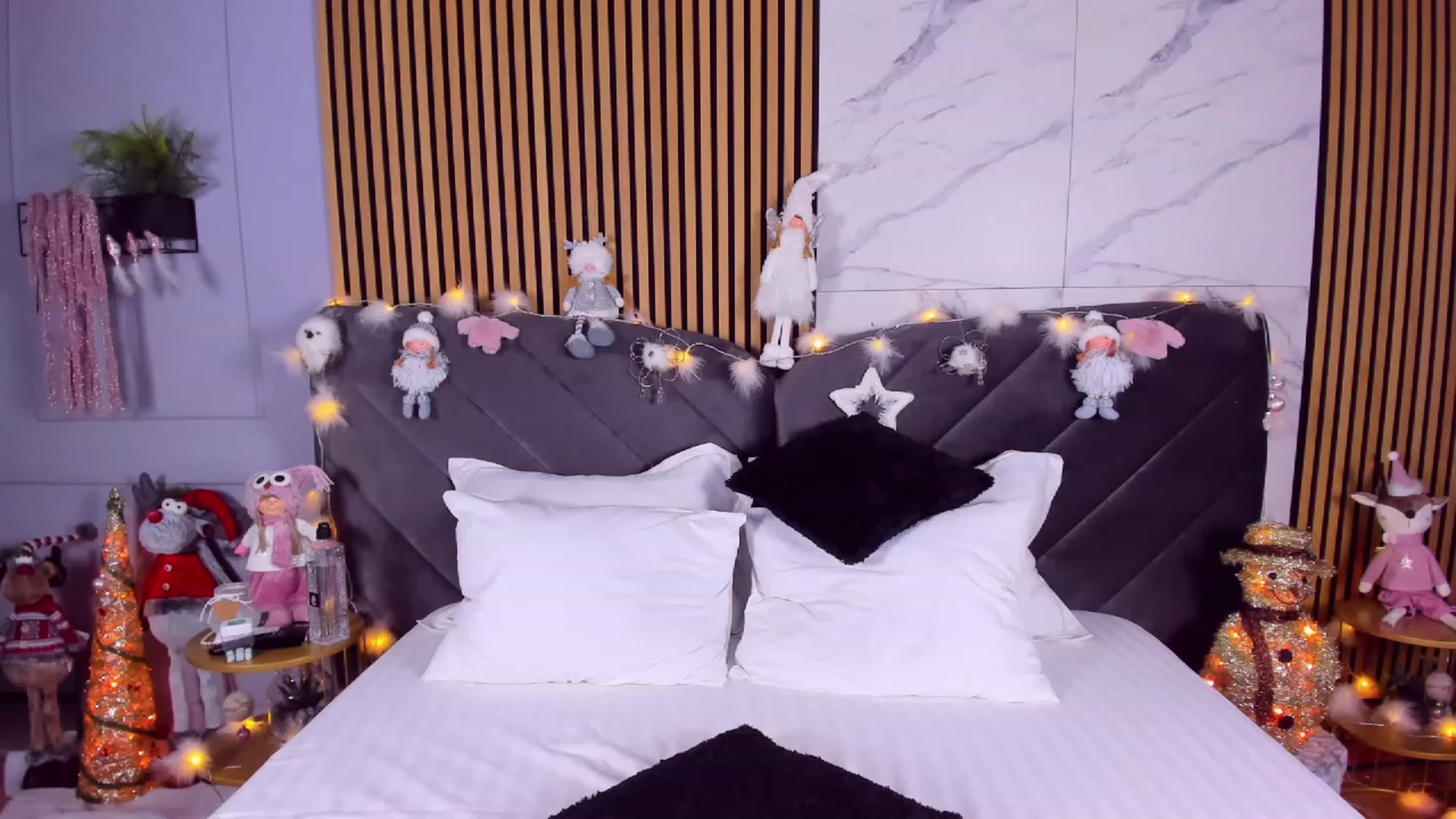 Gallery image thumbnail from AwwwElla's myfreecams stream on, 12/28/2022, 06:17 image 2 of 20