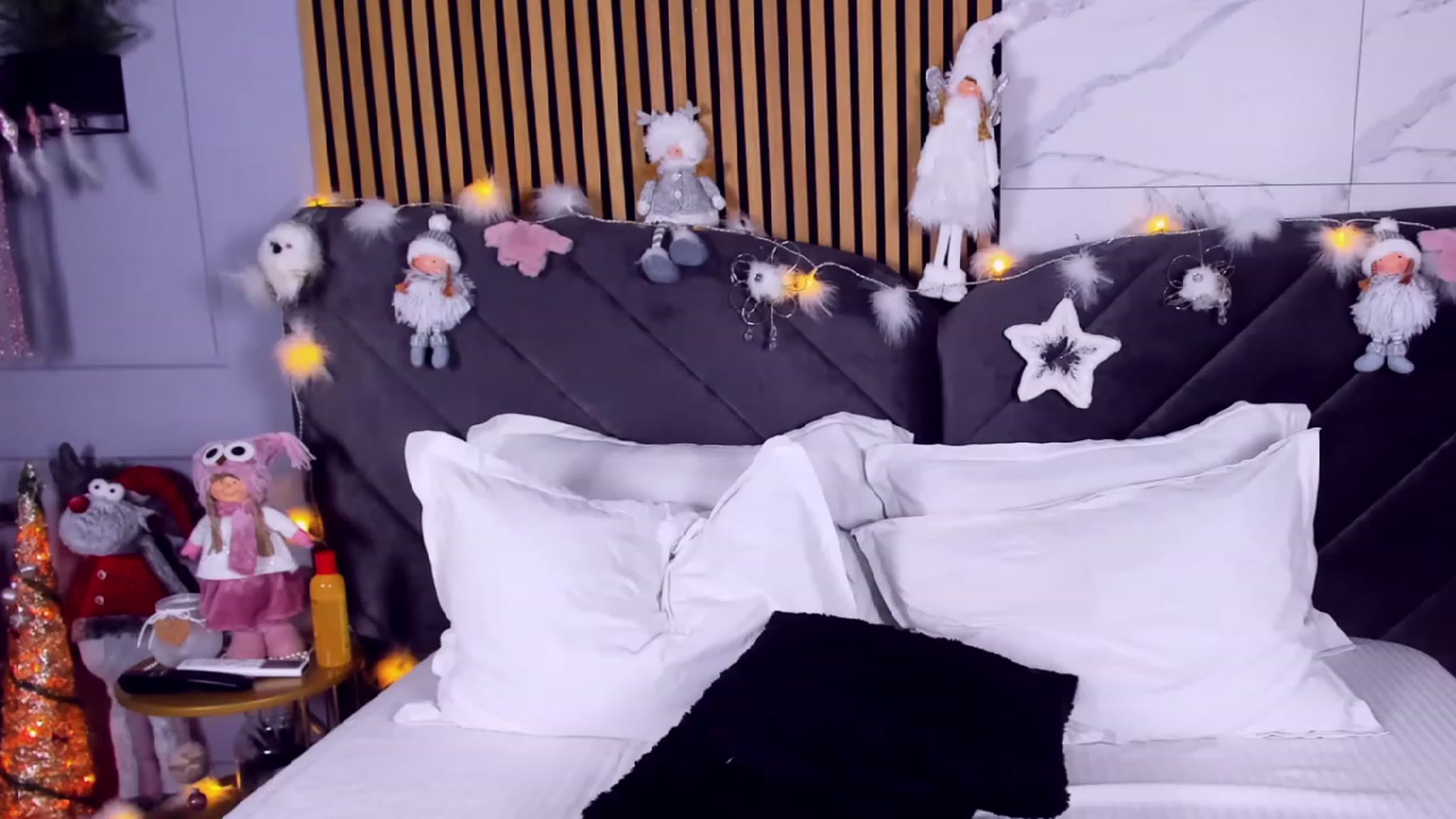 Gallery image thumbnail from AwwwElla's myfreecams stream on, 12/30/2022, 06:43 image 9 of 20