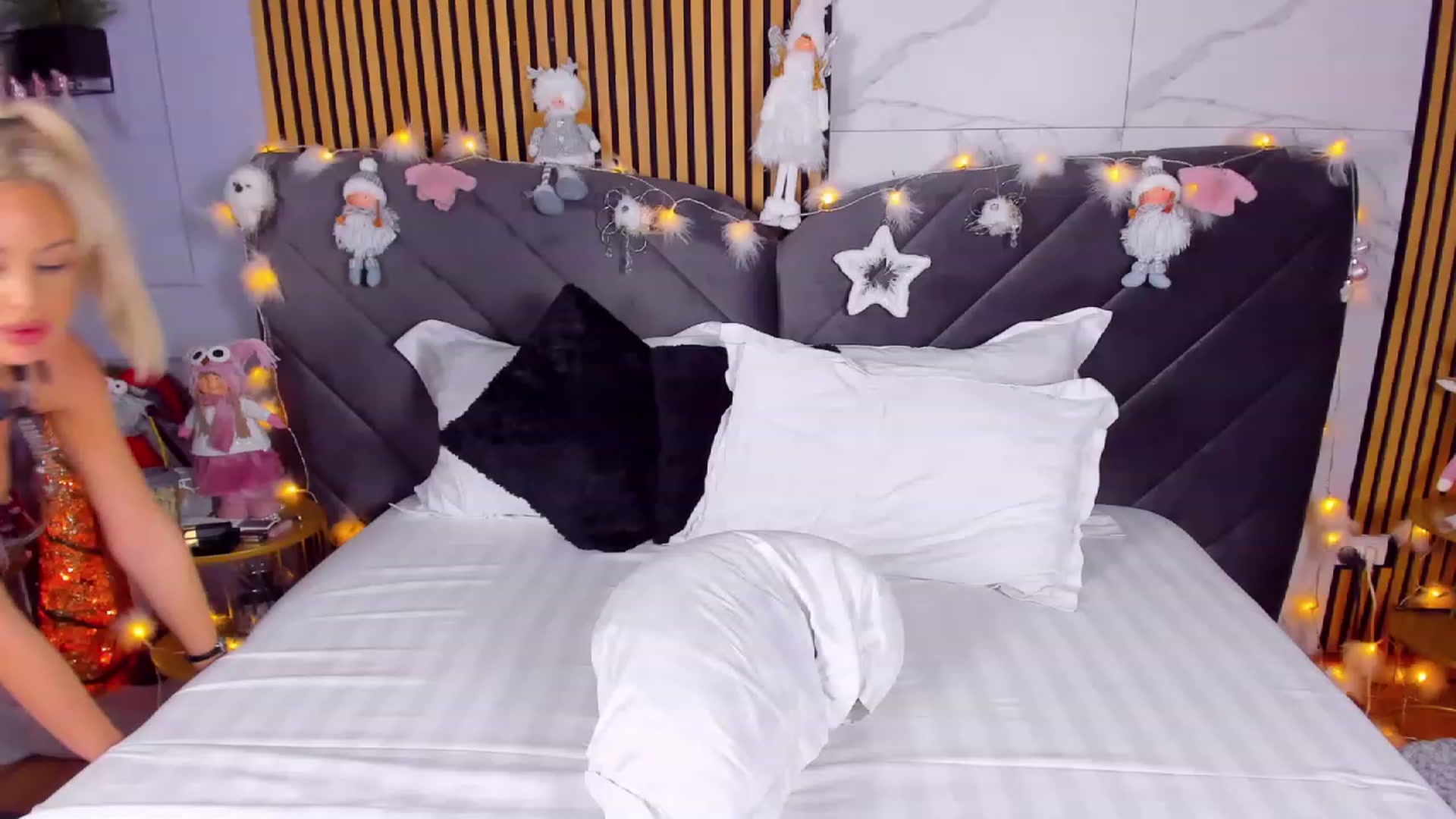 Gallery image thumbnail from AwwwElla's myfreecams stream on, 01/07/2023, 11:19 image 18 of 20