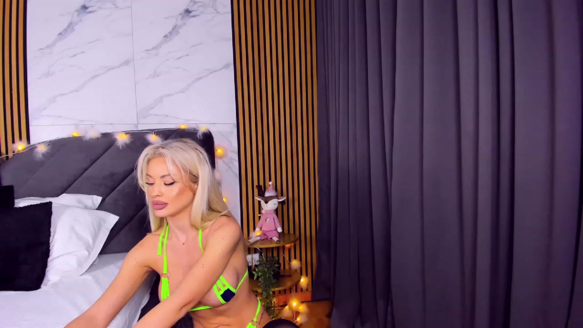 Gallery image thumbnail from AwwwElla's myfreecams stream on, 01/28/2023, 07:39 image 7 of 20