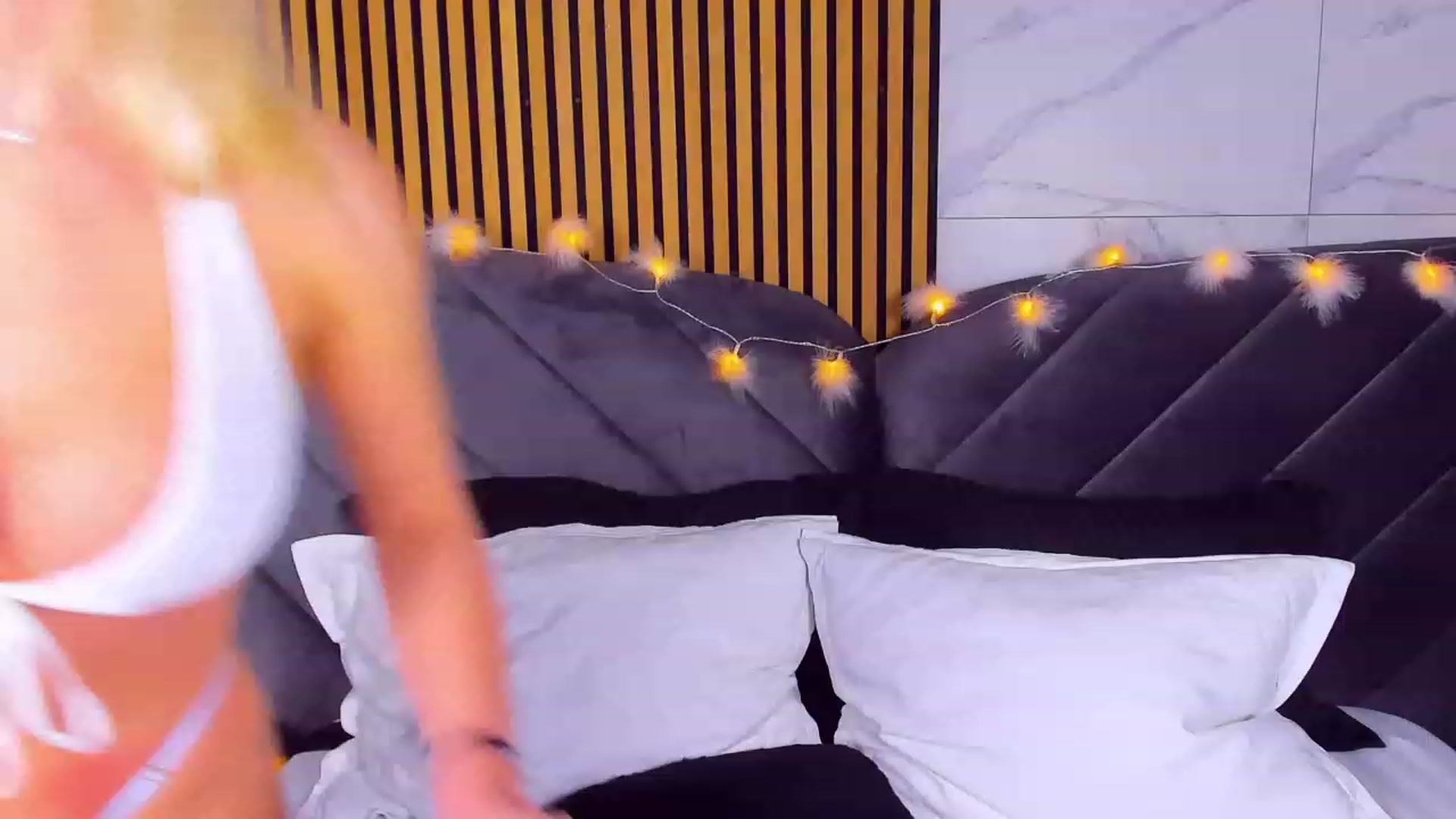 Gallery image thumbnail from AwwwElla's myfreecams stream on, 03/11/2023, 05:42 image 2 of 20