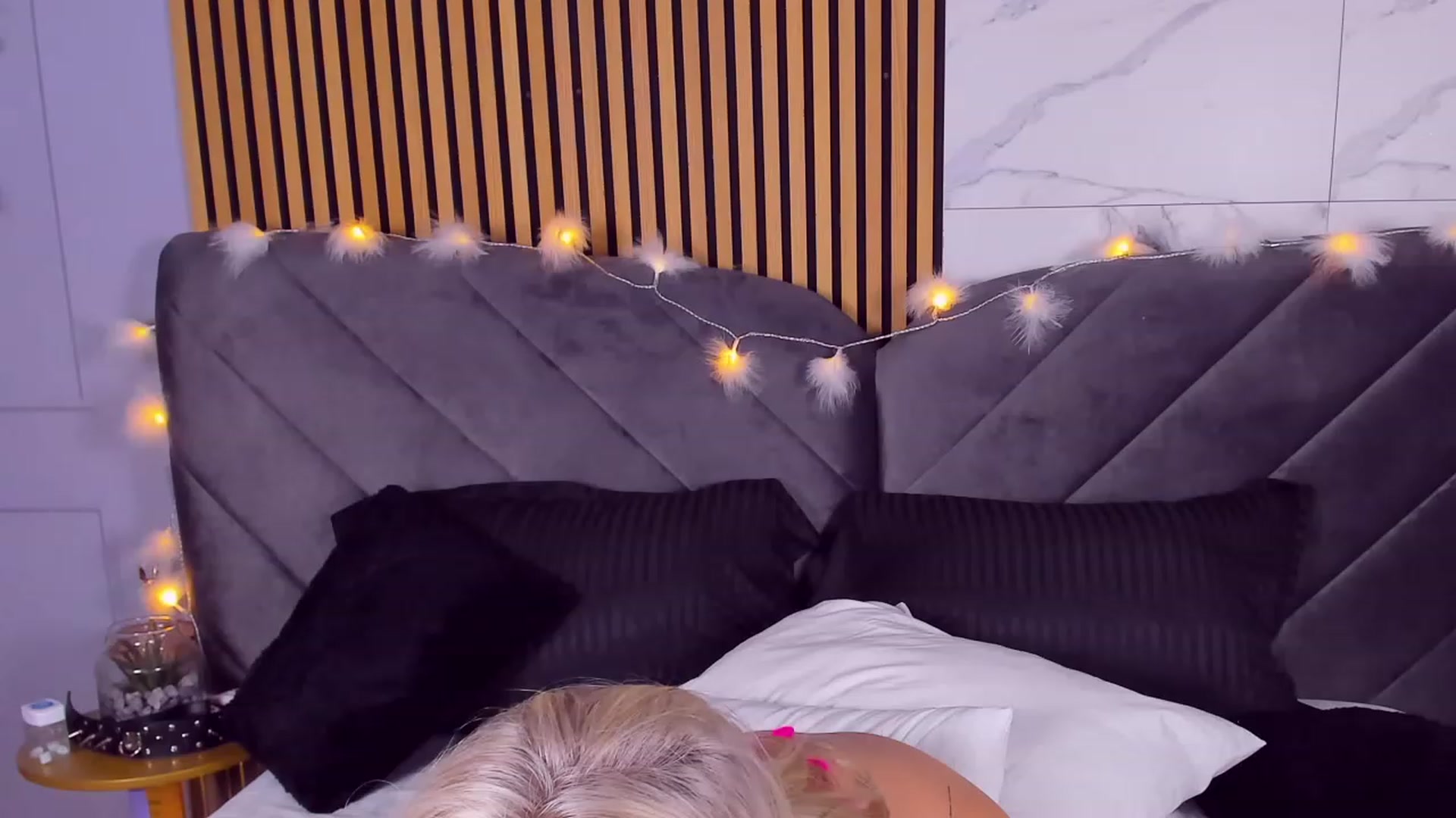 Gallery image thumbnail from AwwwElla's myfreecams stream on, 03/23/2023, 09:41 image 18 of 20