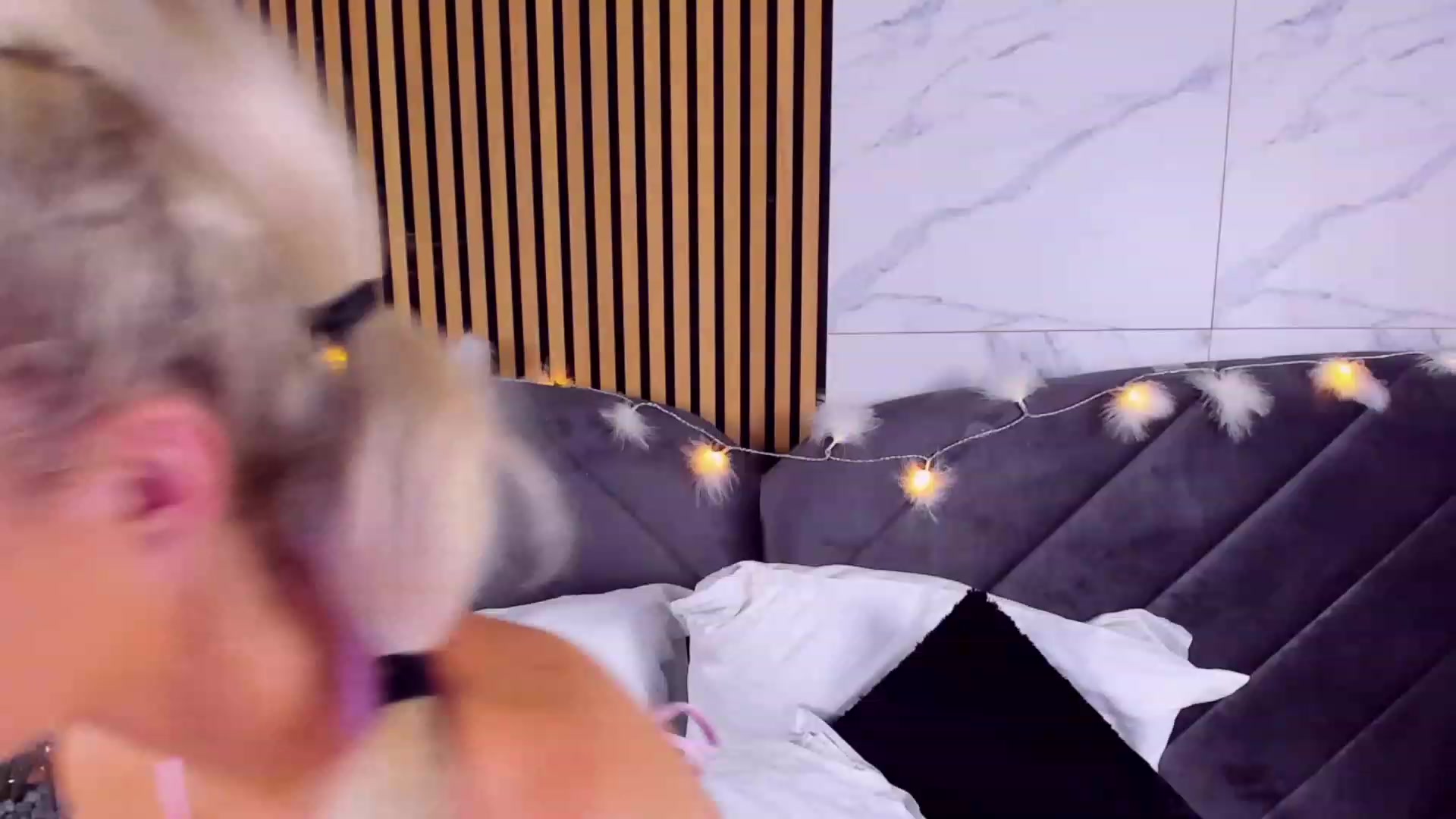 Gallery image thumbnail from AwwwElla's myfreecams stream on, 04/01/2023, 07:50 image 7 of 20