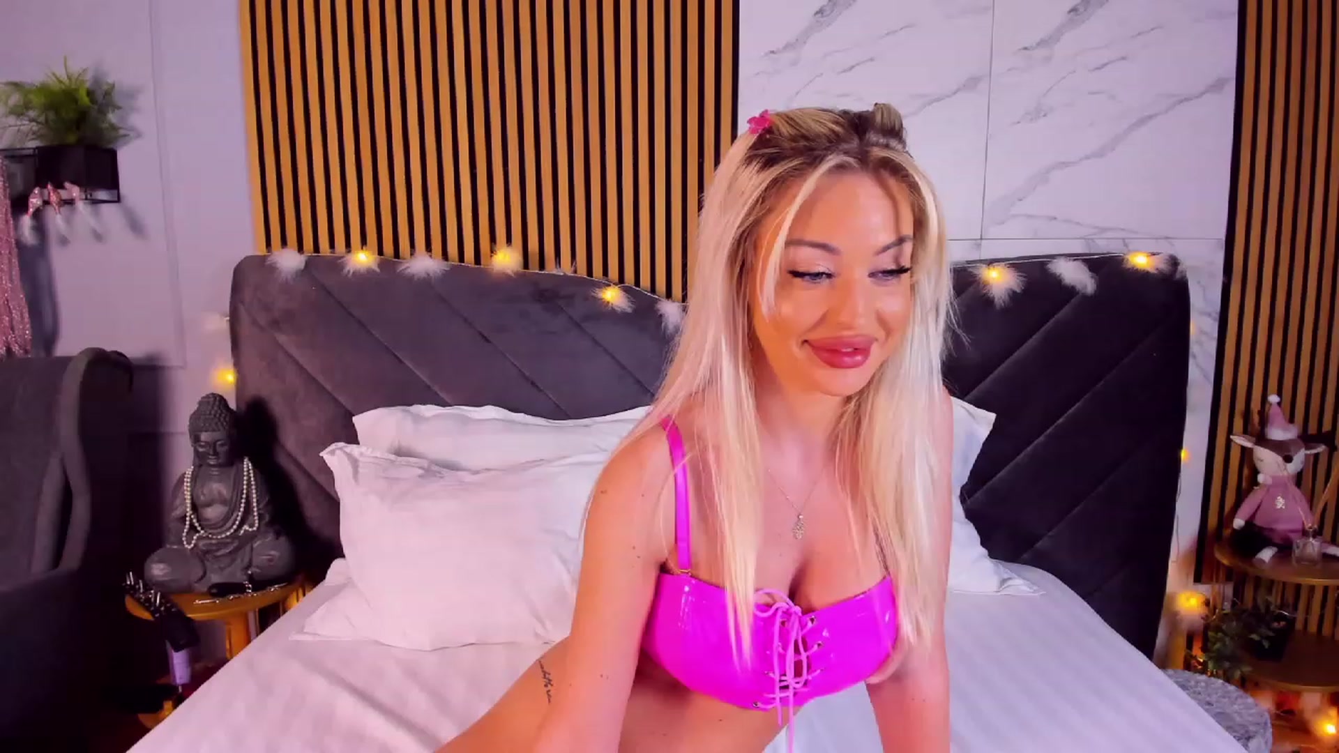 Gallery image thumbnail from AwwwElla's myfreecams stream on, 05/05/2023, 05:10 image 15 of 20