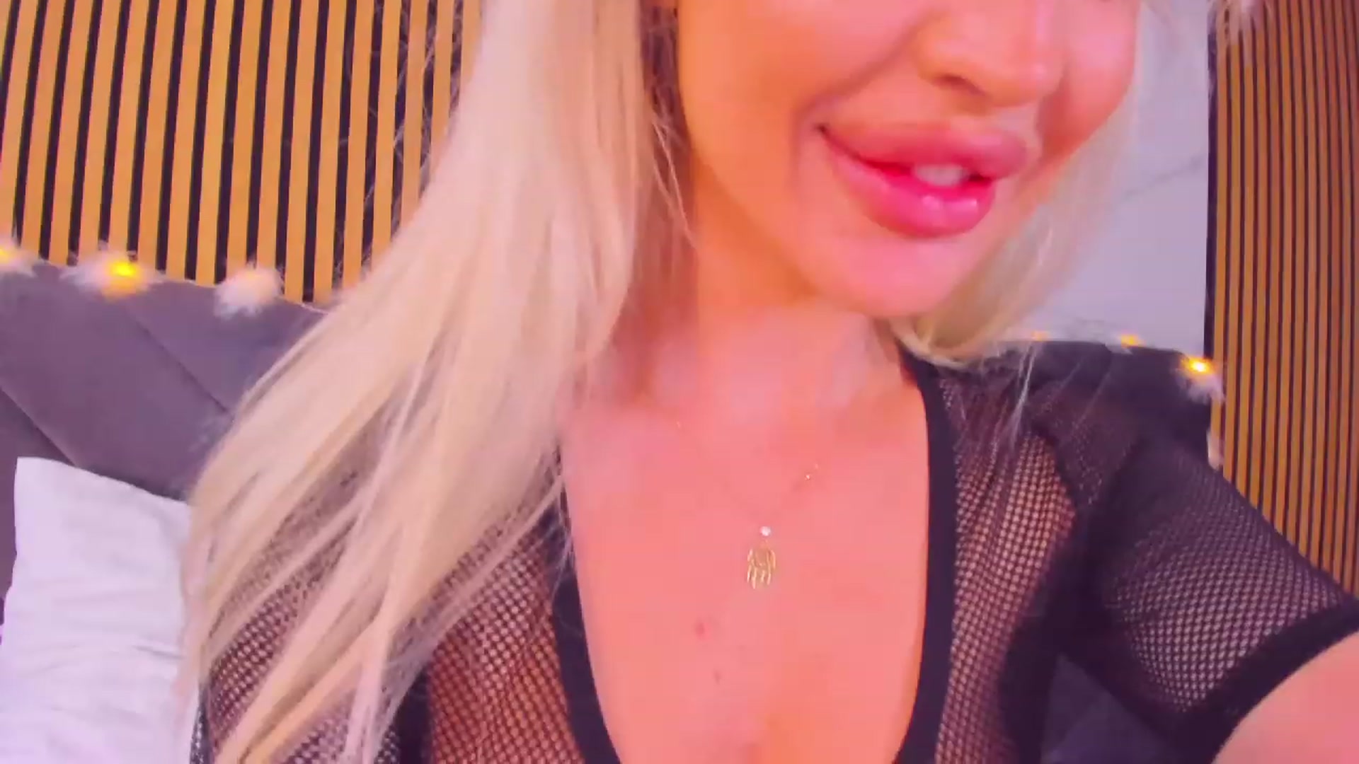 Gallery image thumbnail from AwwwElla's myfreecams stream on, 05/14/2023, 06:16 image 7 of 20