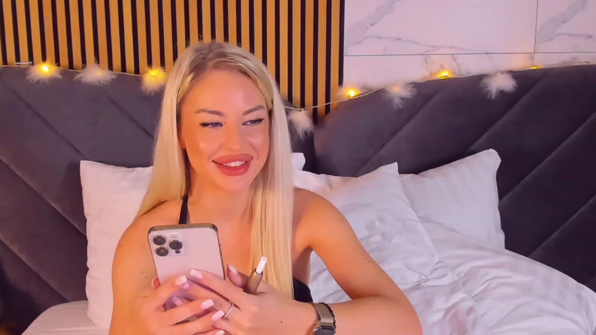 Gallery image thumbnail from AwwwElla's myfreecams stream on, 05/16/2023, 06:05 image 13 of 20