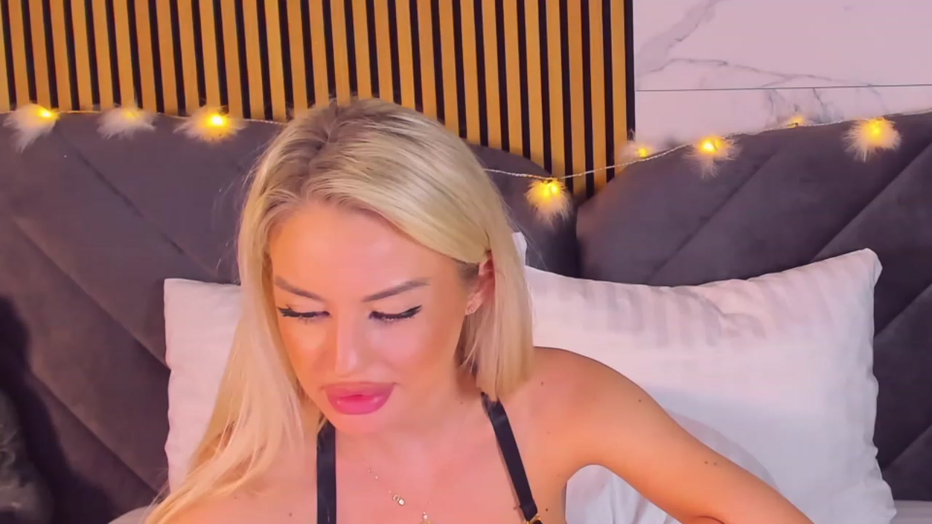Gallery image thumbnail from AwwwElla's myfreecams stream on, 05/16/2023, 08:57 image 20 of 20