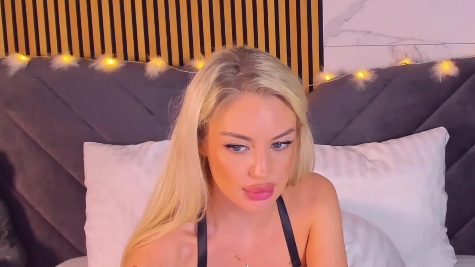 Gallery image thumbnail from AwwwElla's myfreecams stream on, 05/16/2023, 08:57 image 18 of 20