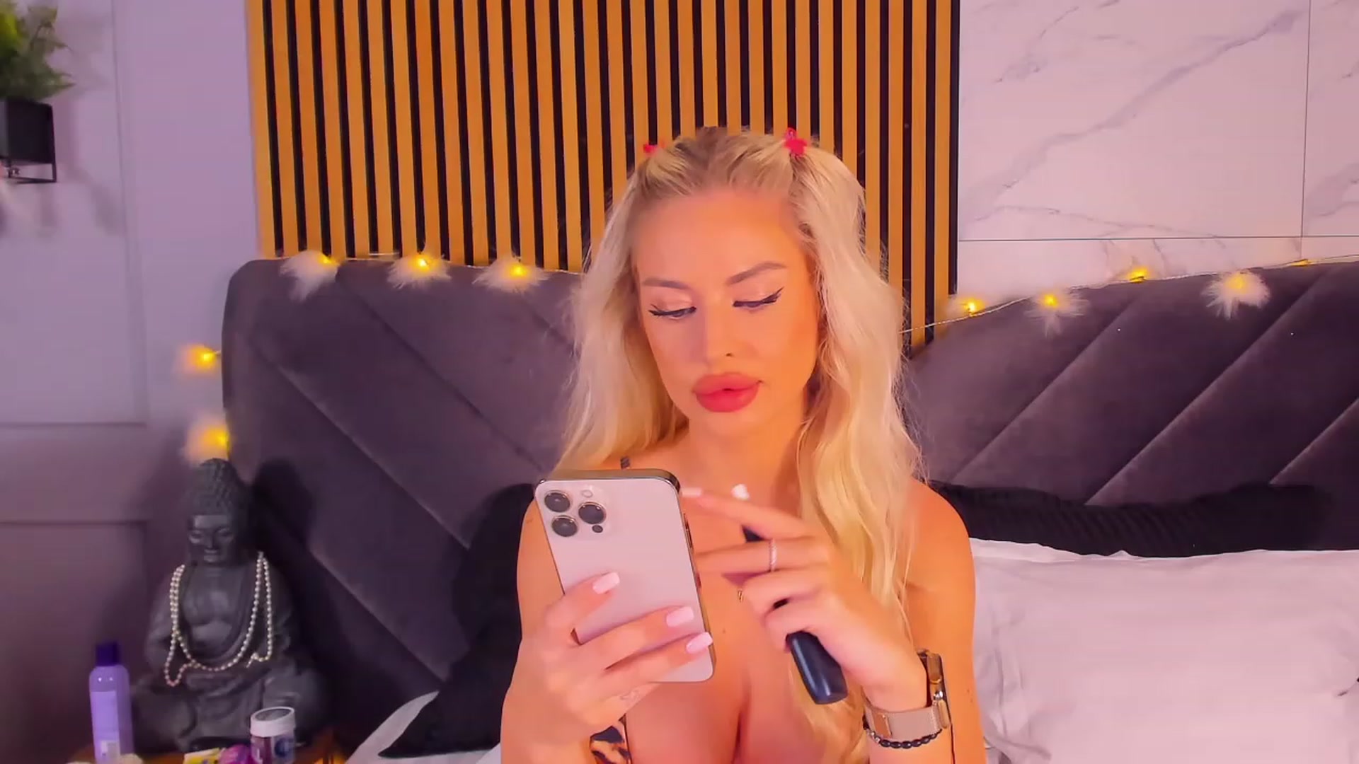 Gallery image thumbnail from AwwwElla's myfreecams stream on, 05/23/2023, 05:06 image 1 of 20