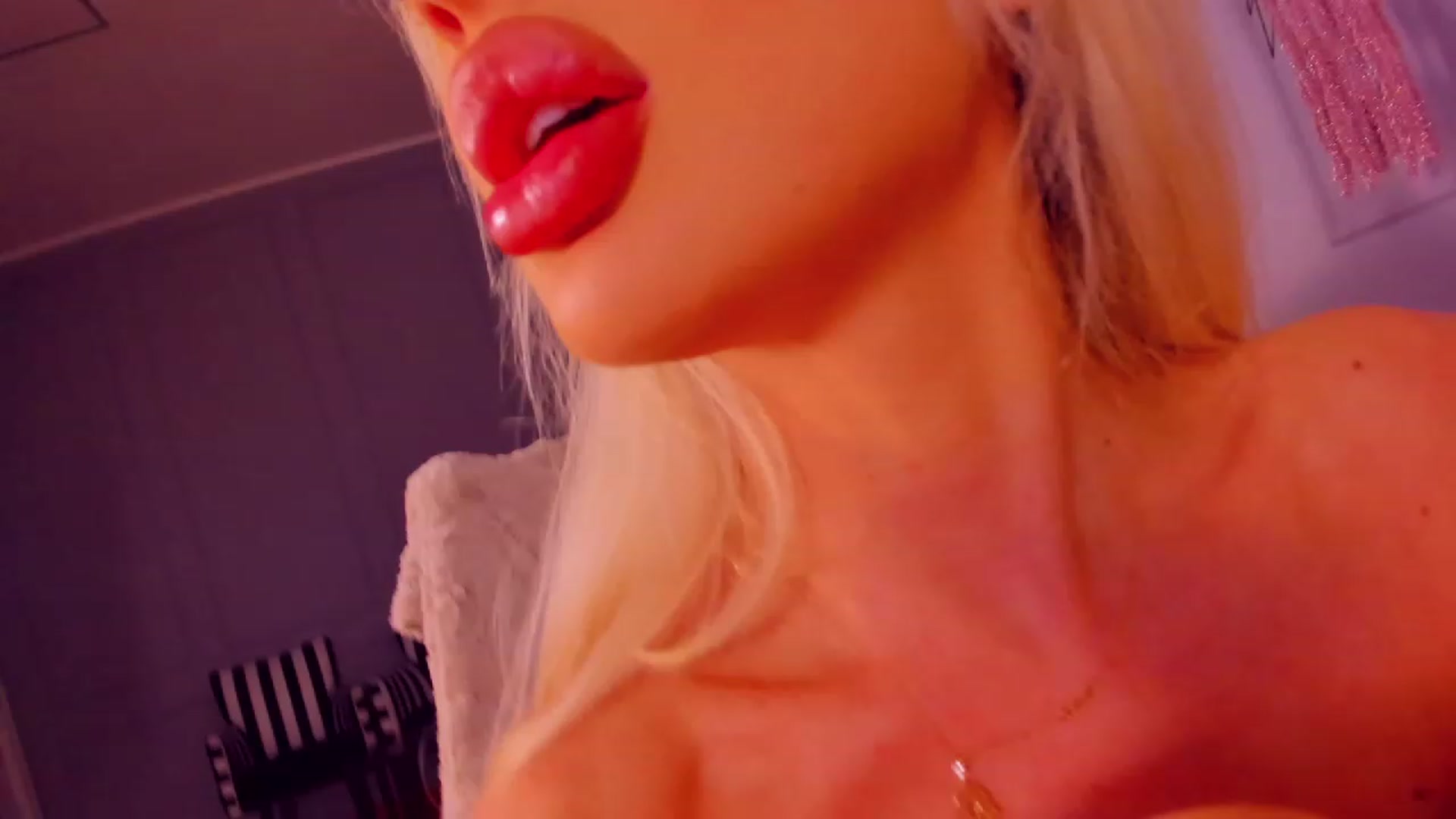 Gallery image thumbnail from AwwwElla's myfreecams stream on, 05/25/2023, 05:24 image 15 of 20