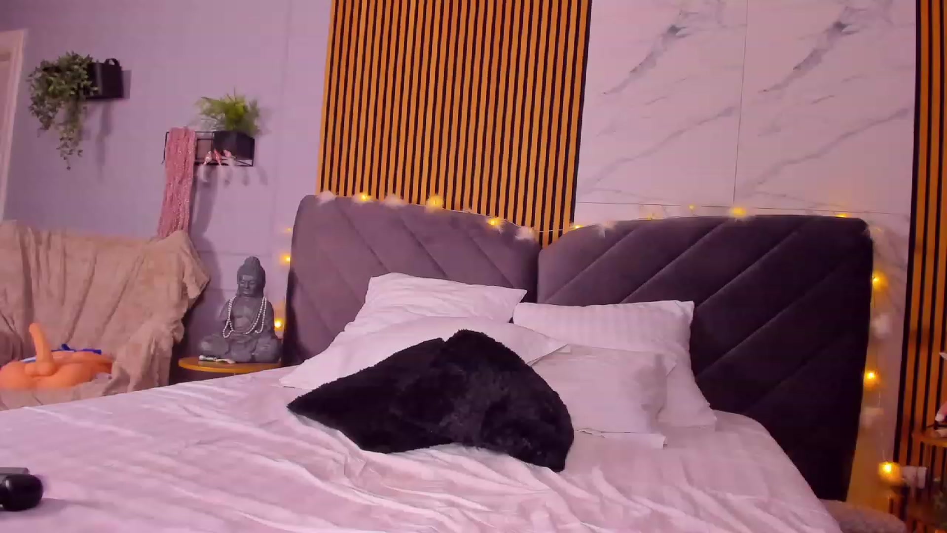 Gallery image thumbnail from AwwwElla's myfreecams stream on, 07/03/2023, 06:41 image 3 of 20