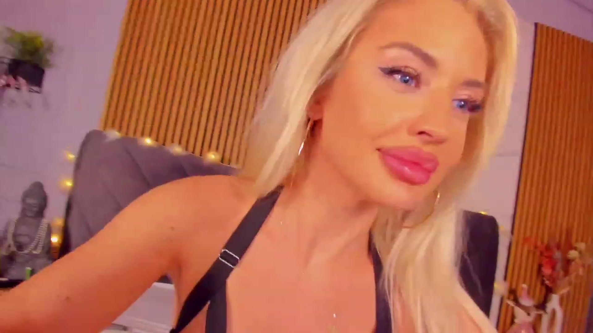 Gallery image thumbnail from AwwwElla's myfreecams stream on, 07/07/2023, 08:54 image 14 of 20