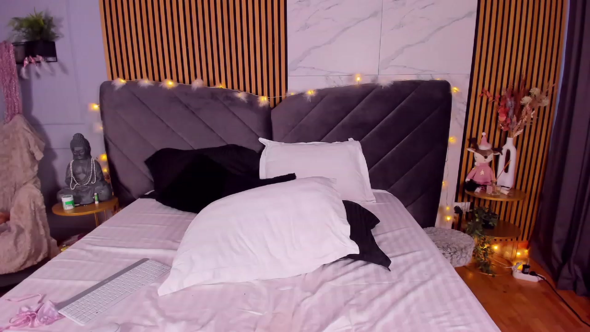Gallery image thumbnail from AwwwElla's myfreecams stream on, 07/10/2023, 07:52 image 9 of 20
