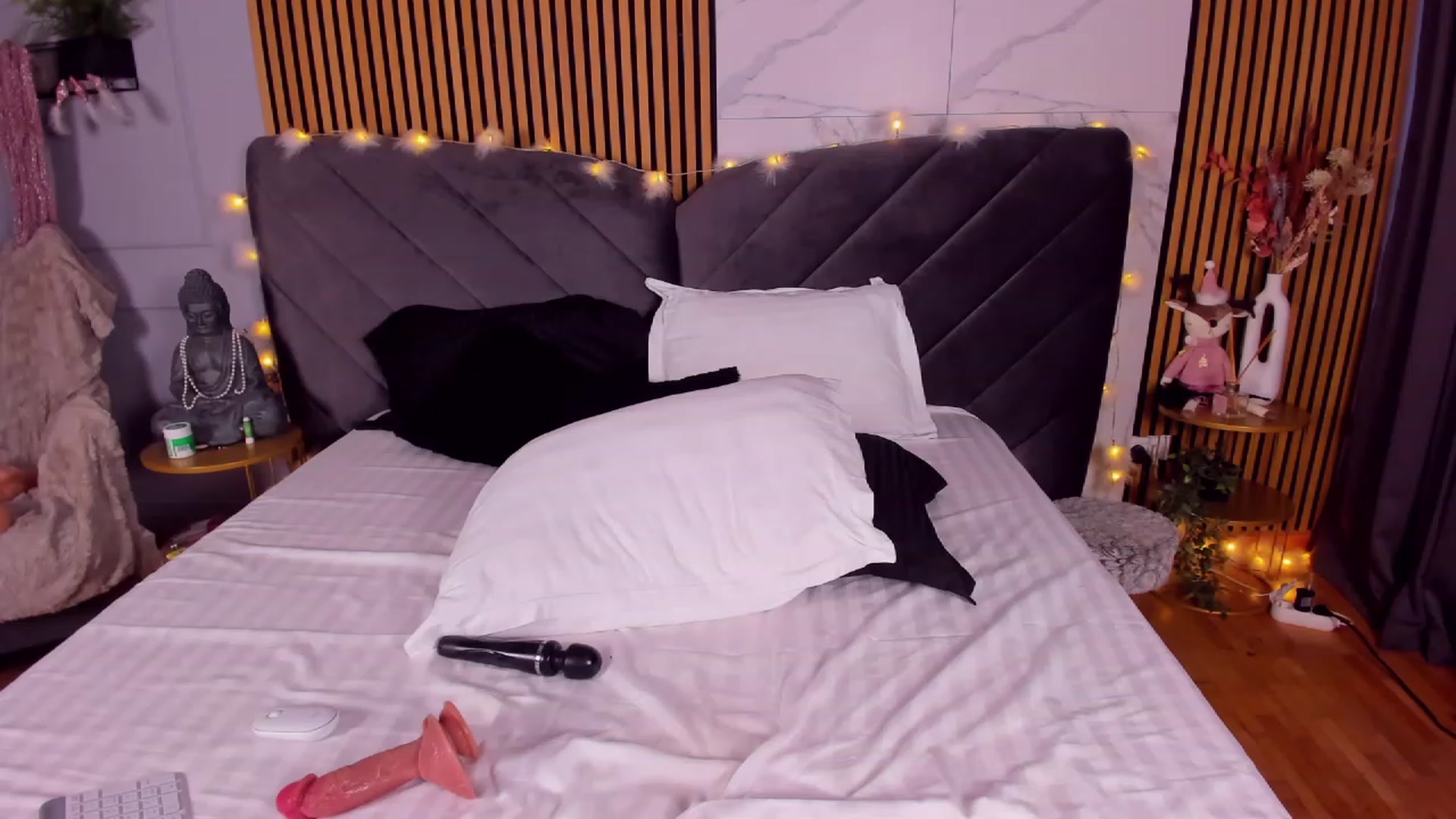 Gallery image thumbnail from AwwwElla's myfreecams stream on, 07/10/2023, 07:52 image 18 of 20
