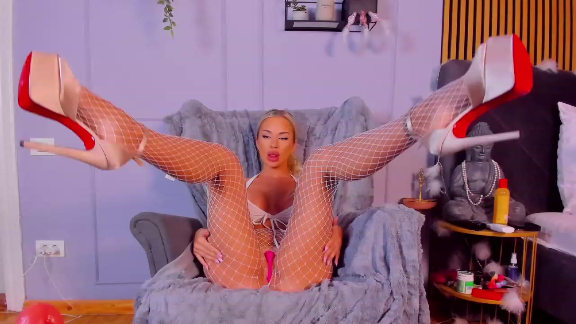 Gallery image thumbnail from AwwwElla's myfreecams stream on, 08/12/2023, 06:18 image 20 of 20