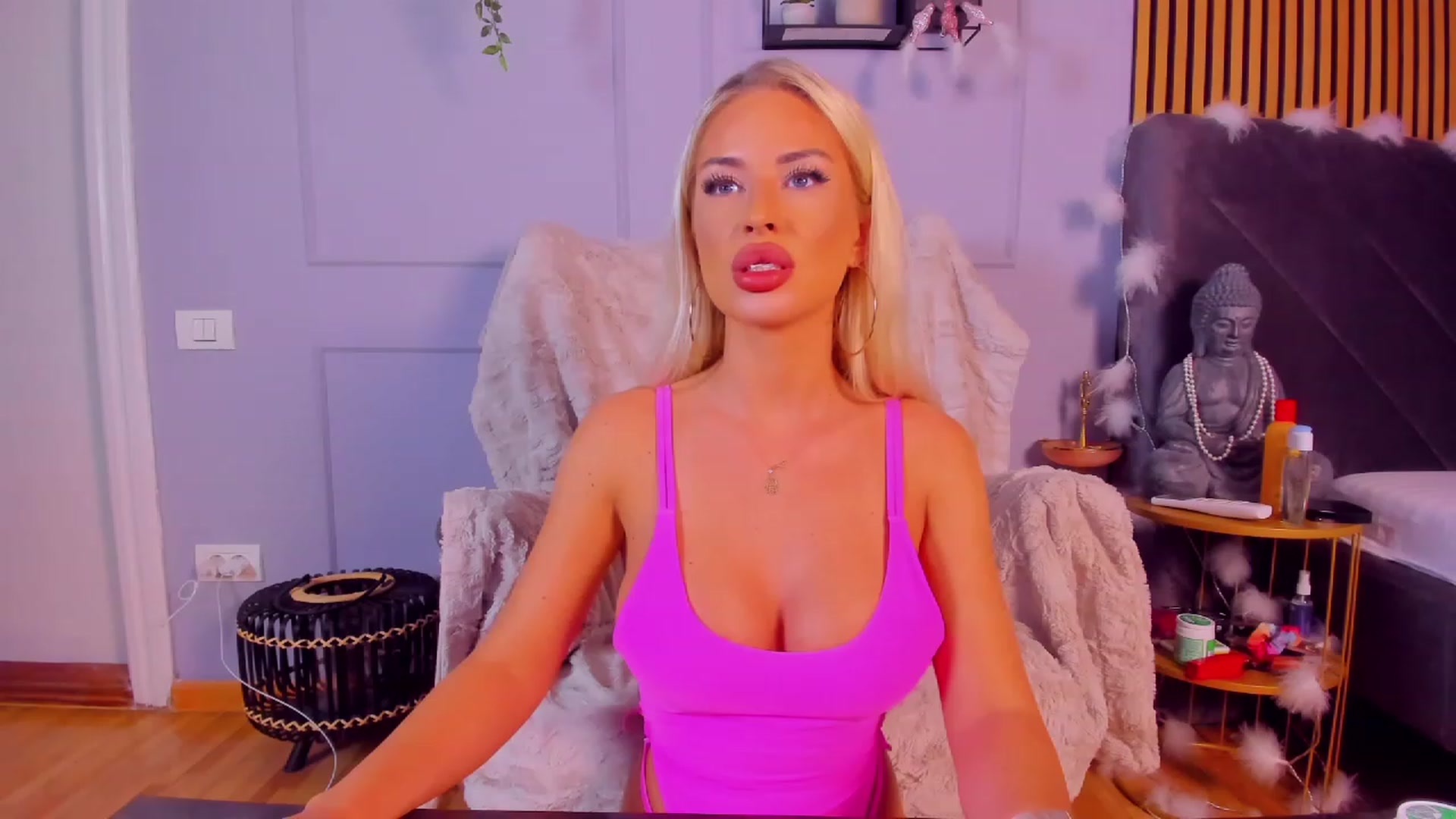 Gallery image thumbnail from AwwwElla's myfreecams stream on, 08/14/2023, 06:36 image 7 of 20