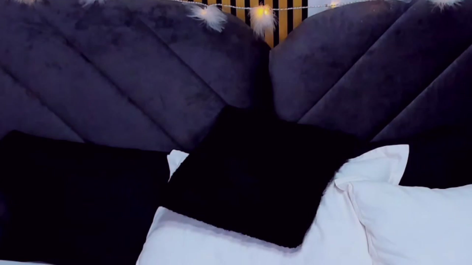 Gallery image thumbnail from AwwwElla's myfreecams stream on, 09/13/2023, 06:53 image 16 of 20